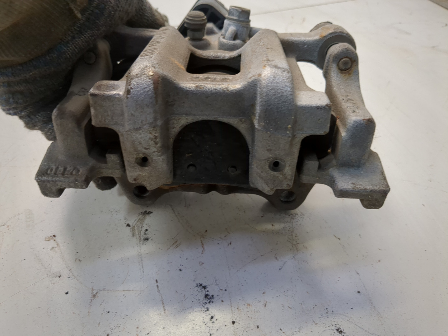 Суппорт задний левый