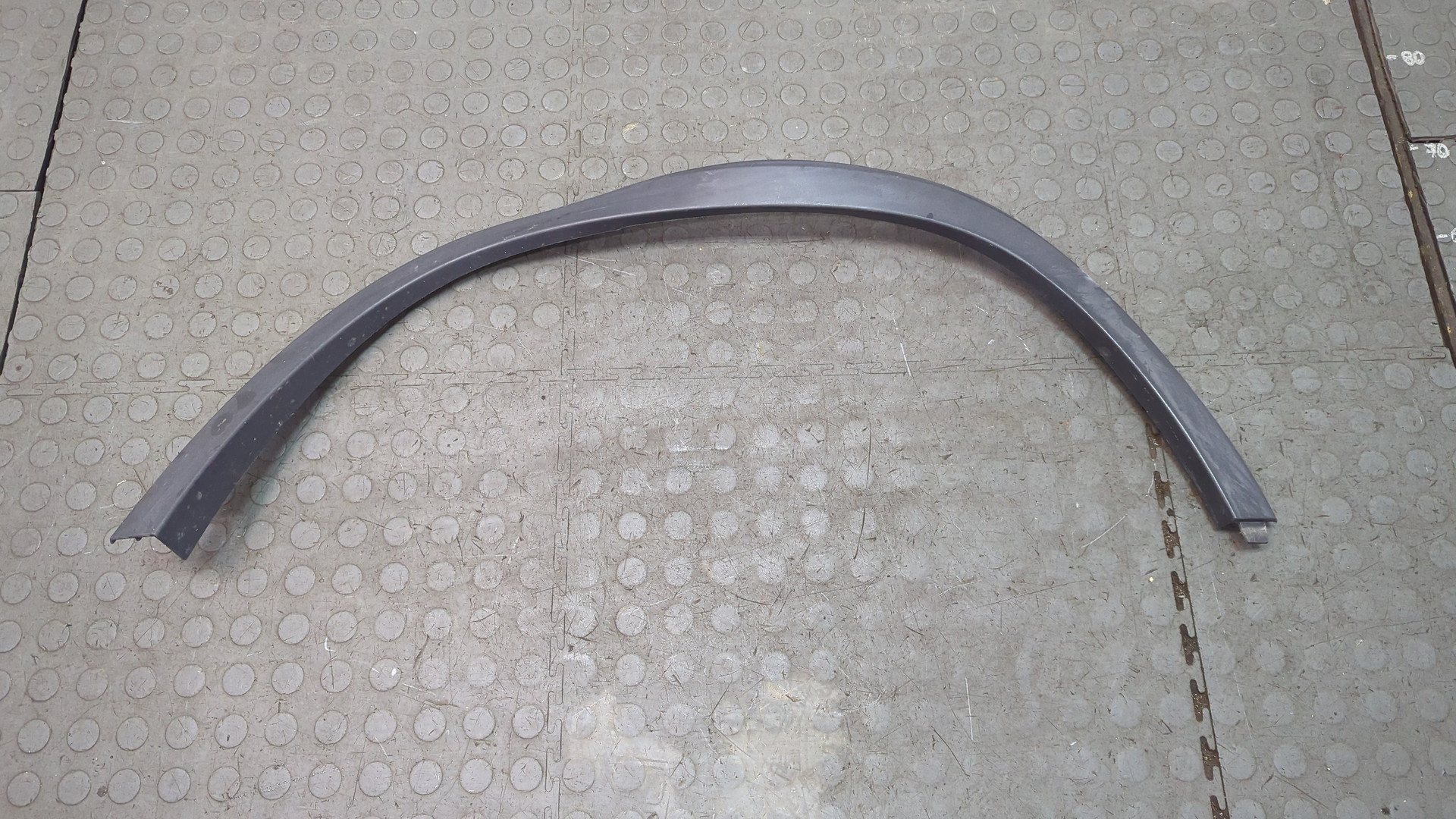 Накладка переднего крыла правого