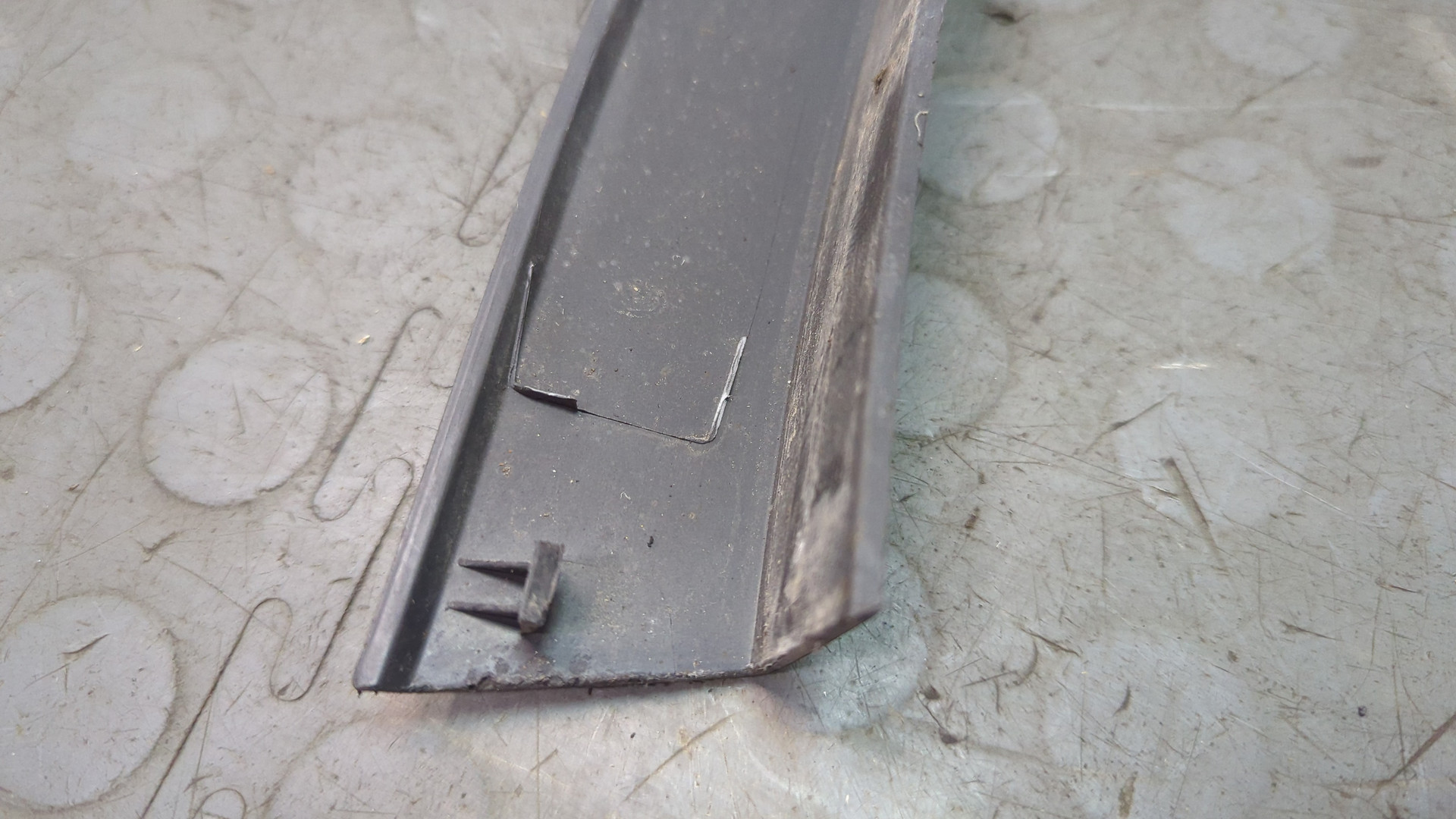 Накладка переднего крыла левого