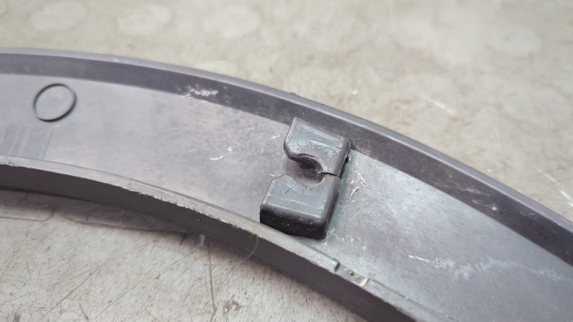 Накладка переднего крыла левого