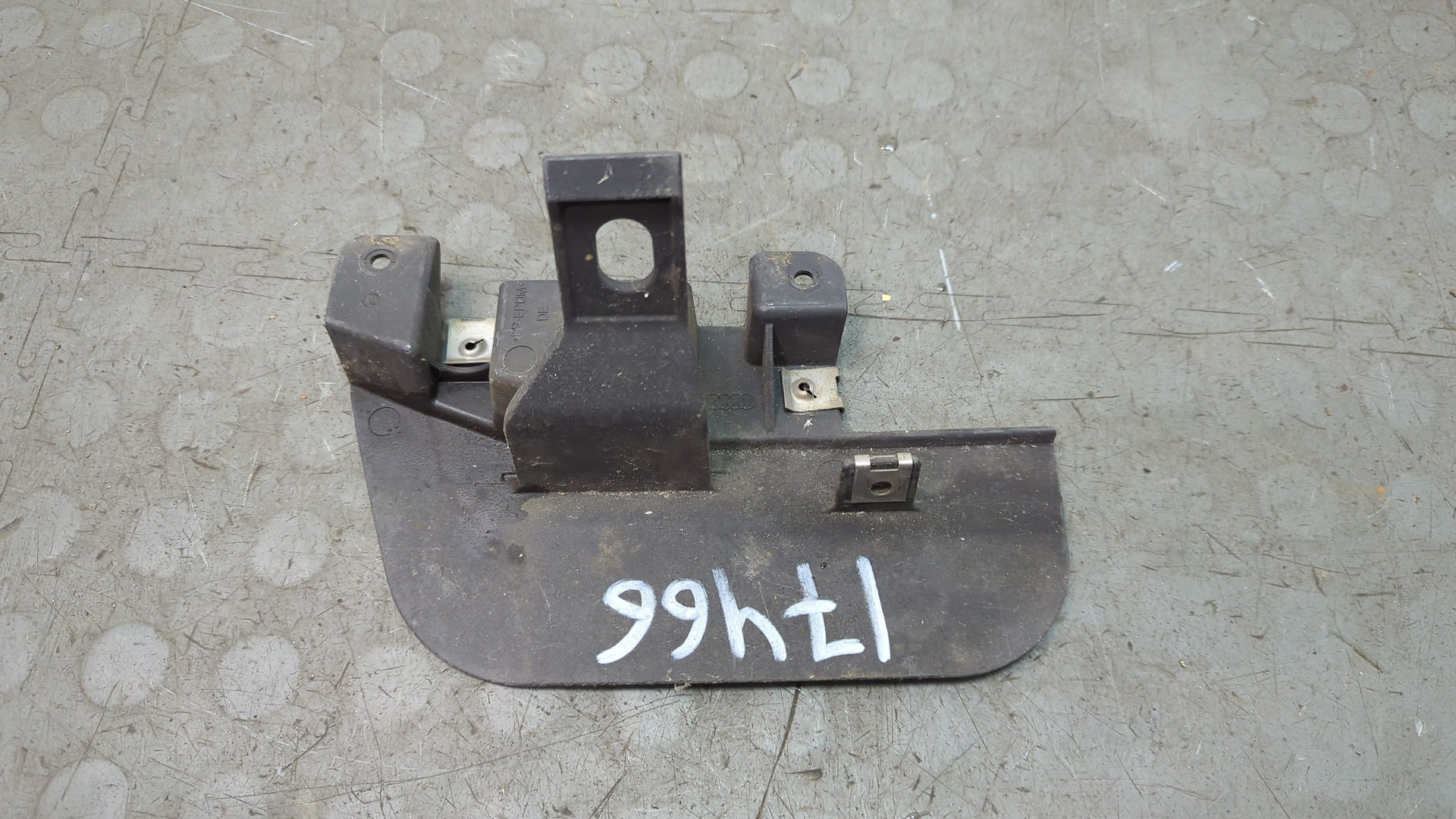 Брызговик задний правый