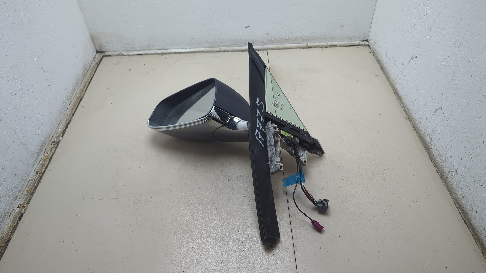 Зеркало левое электрическое