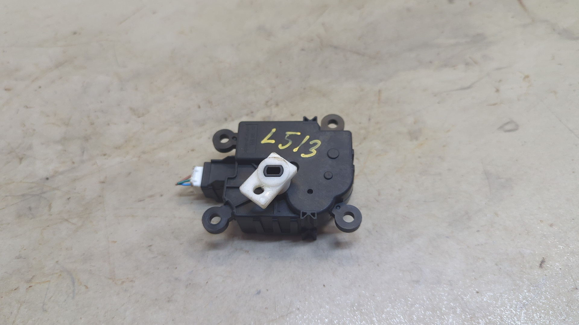 Моторчик заслонки печки