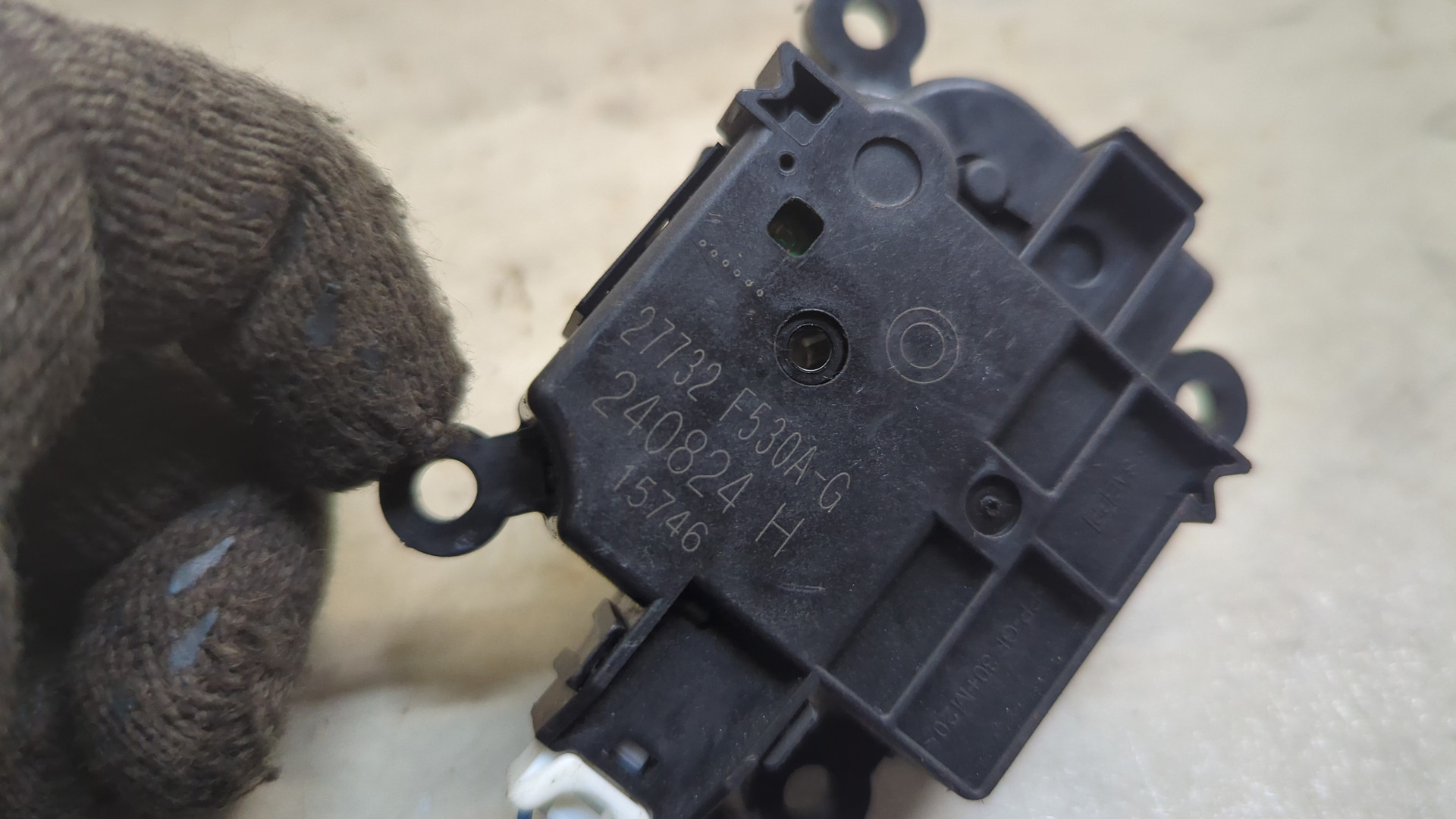 Моторчик заслонки печки