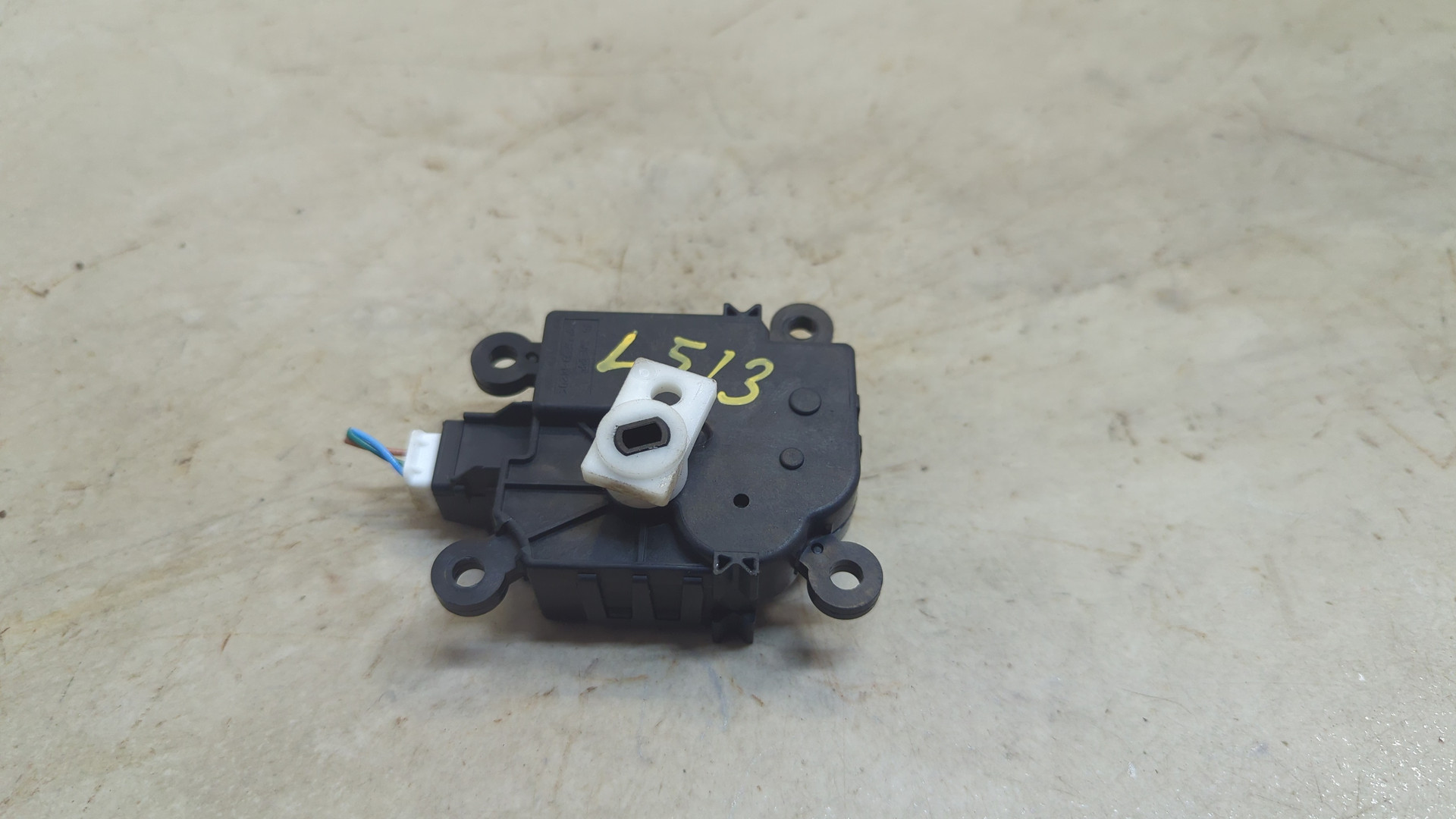 Моторчик заслонки печки