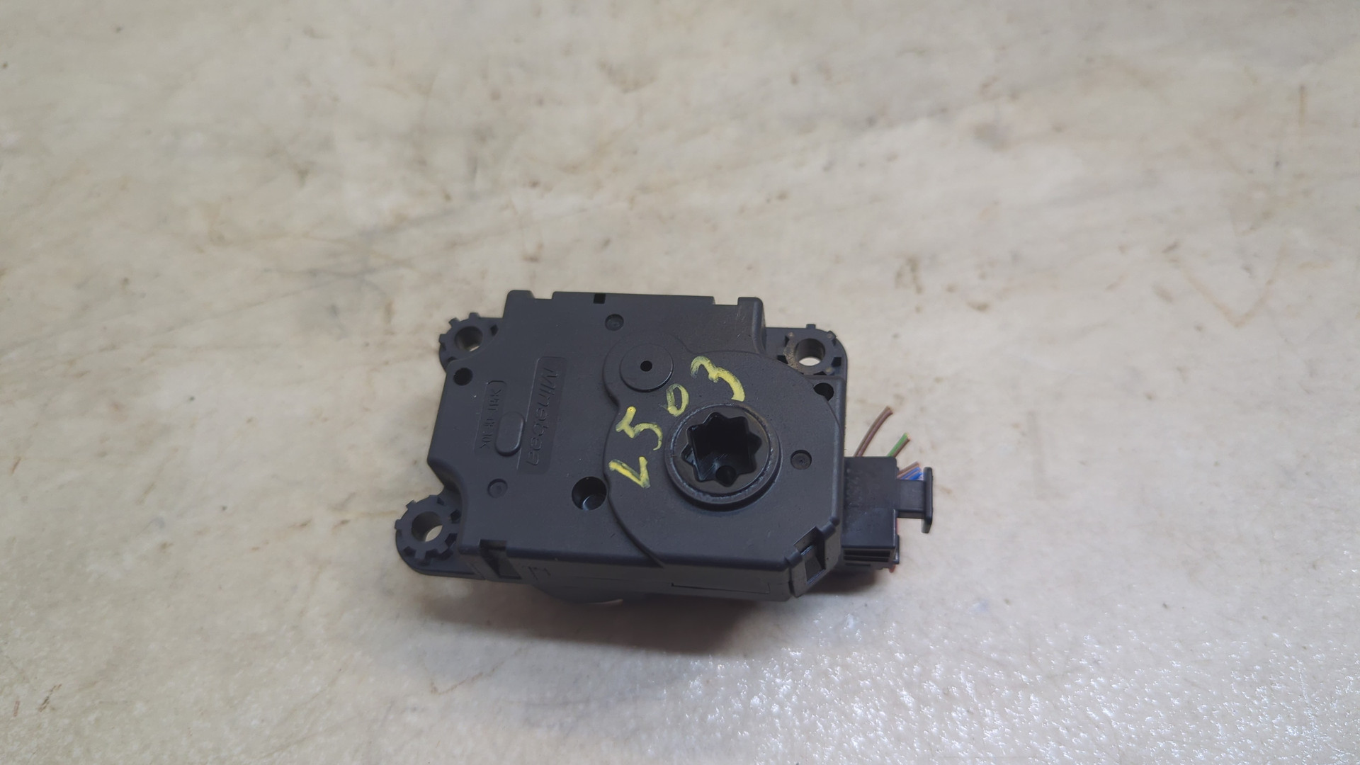 Моторчик заслонки печки