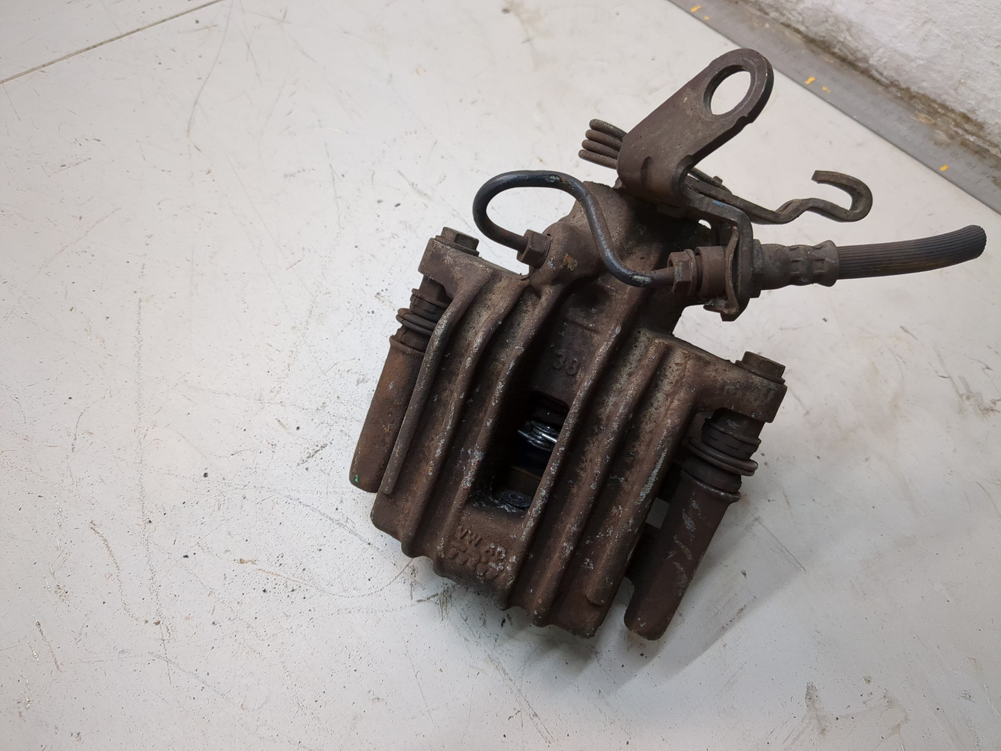 Суппорт задний левый