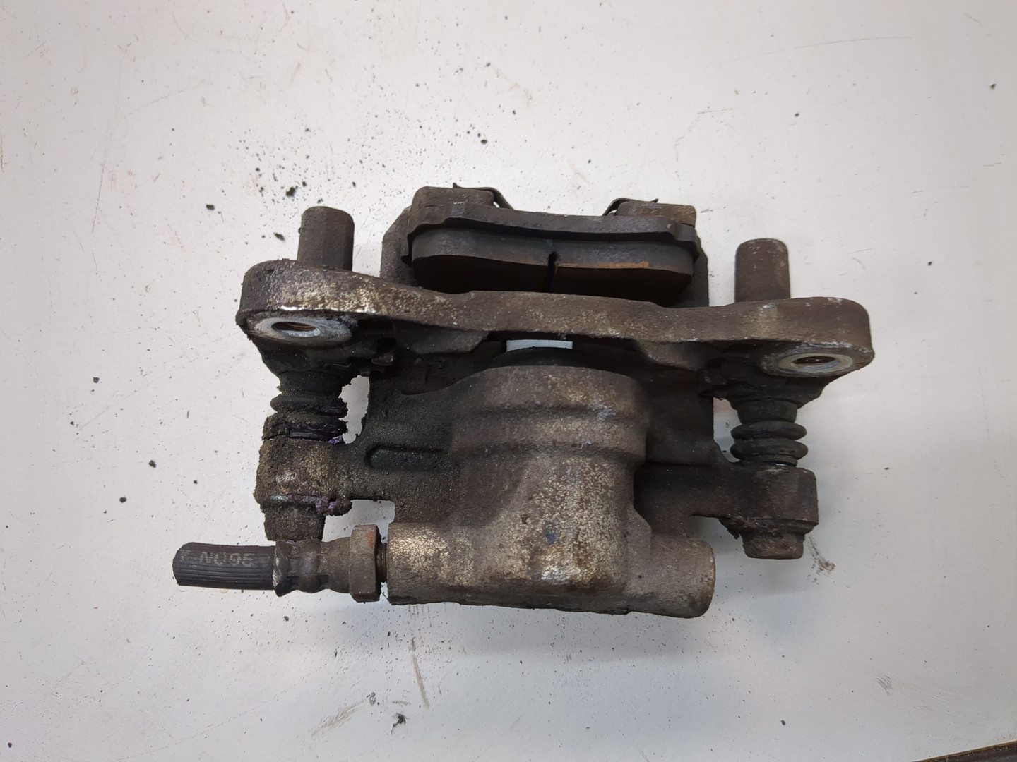 Суппорт задний левый