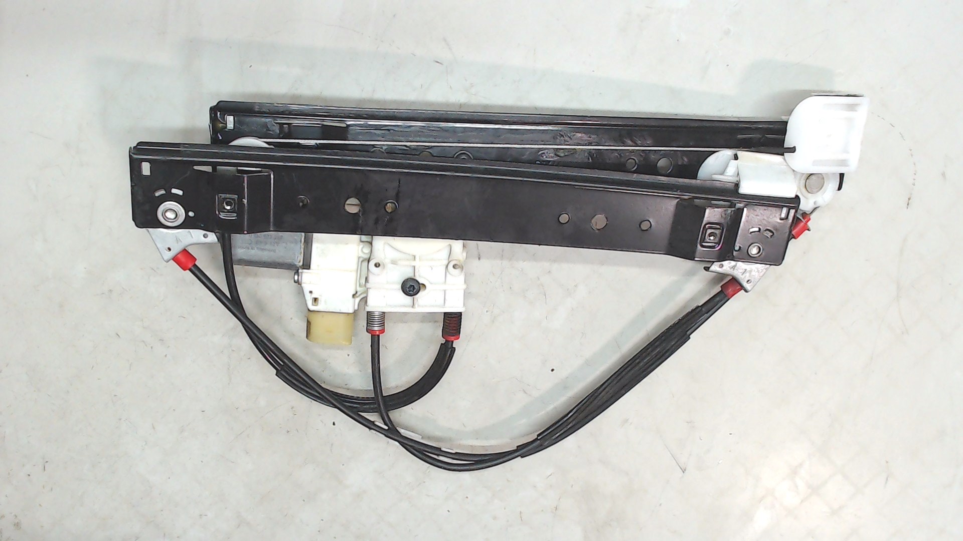 Стеклоподъемник электр. задний правый