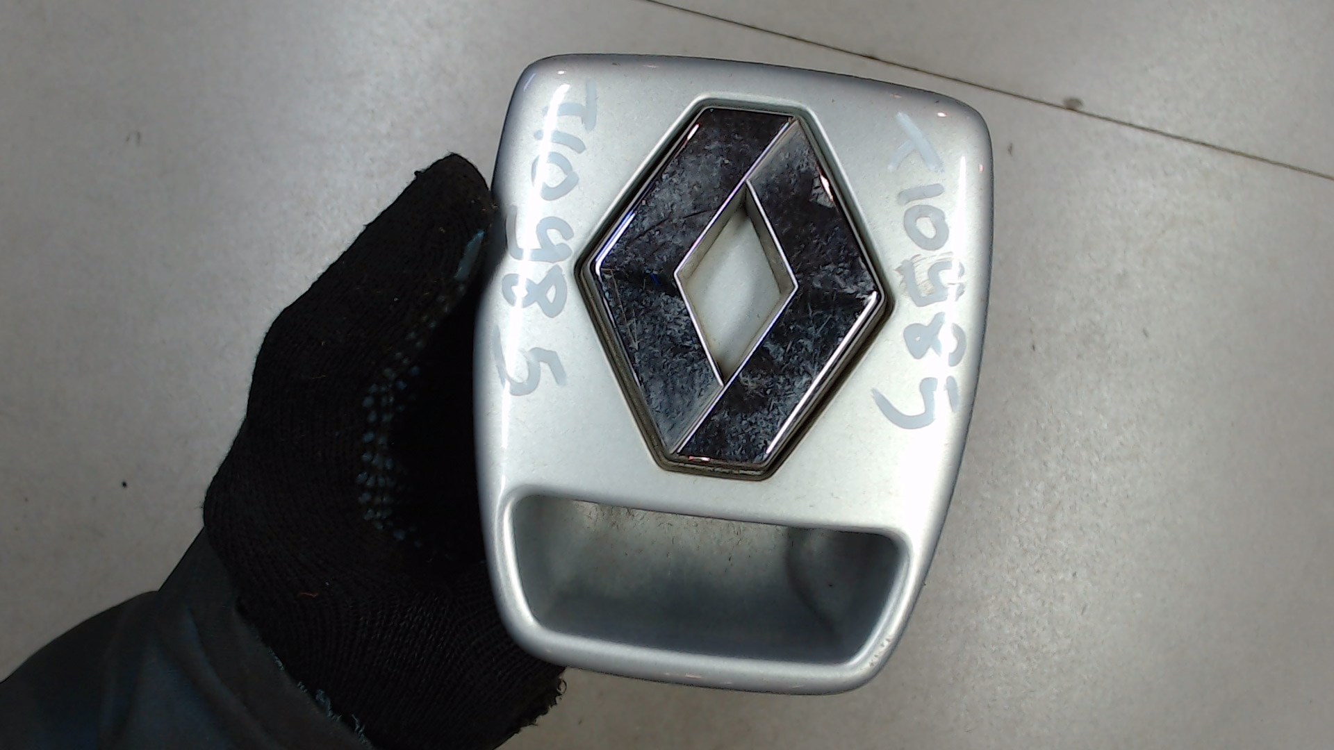 Ручка двери багажника наружная