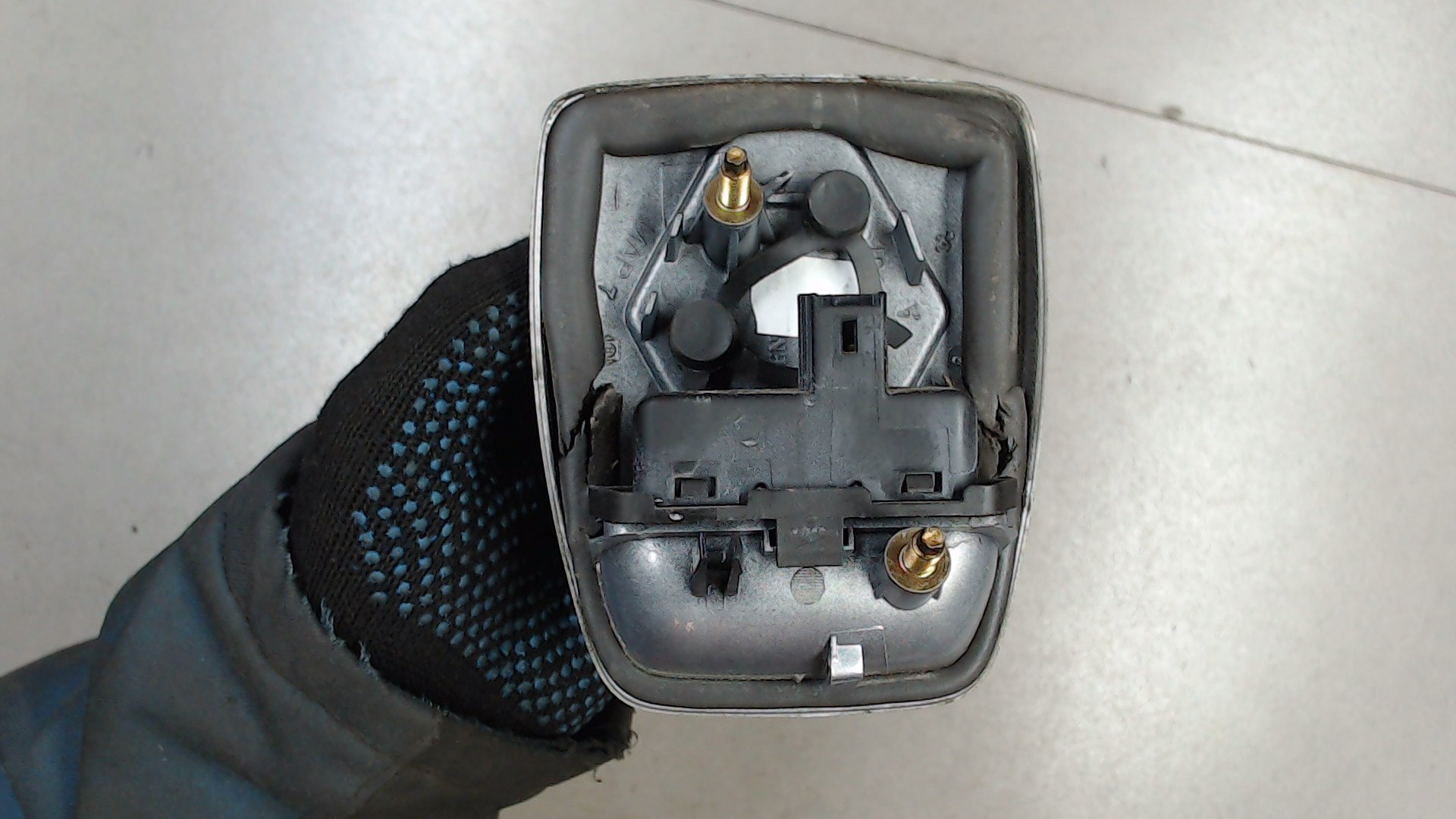 Ручка двери багажника наружная