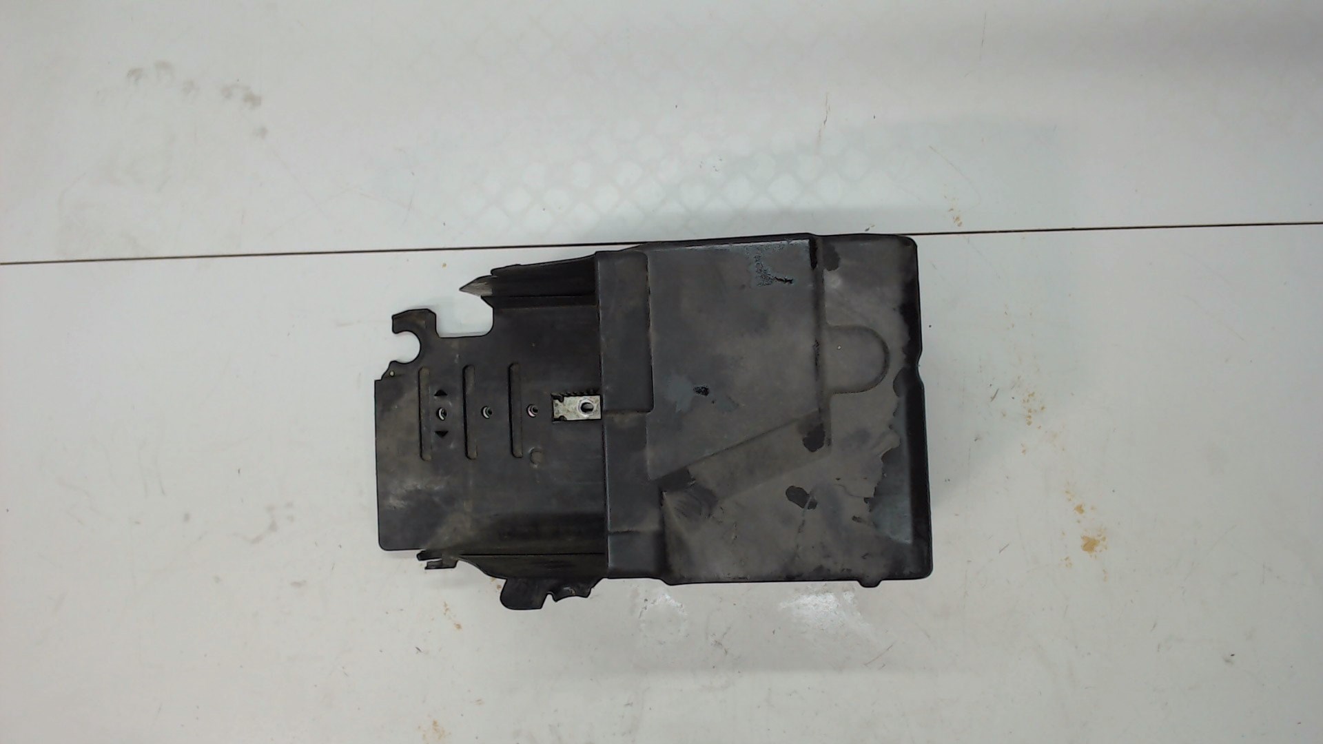 Площадка под аккумулятор (АКБ)