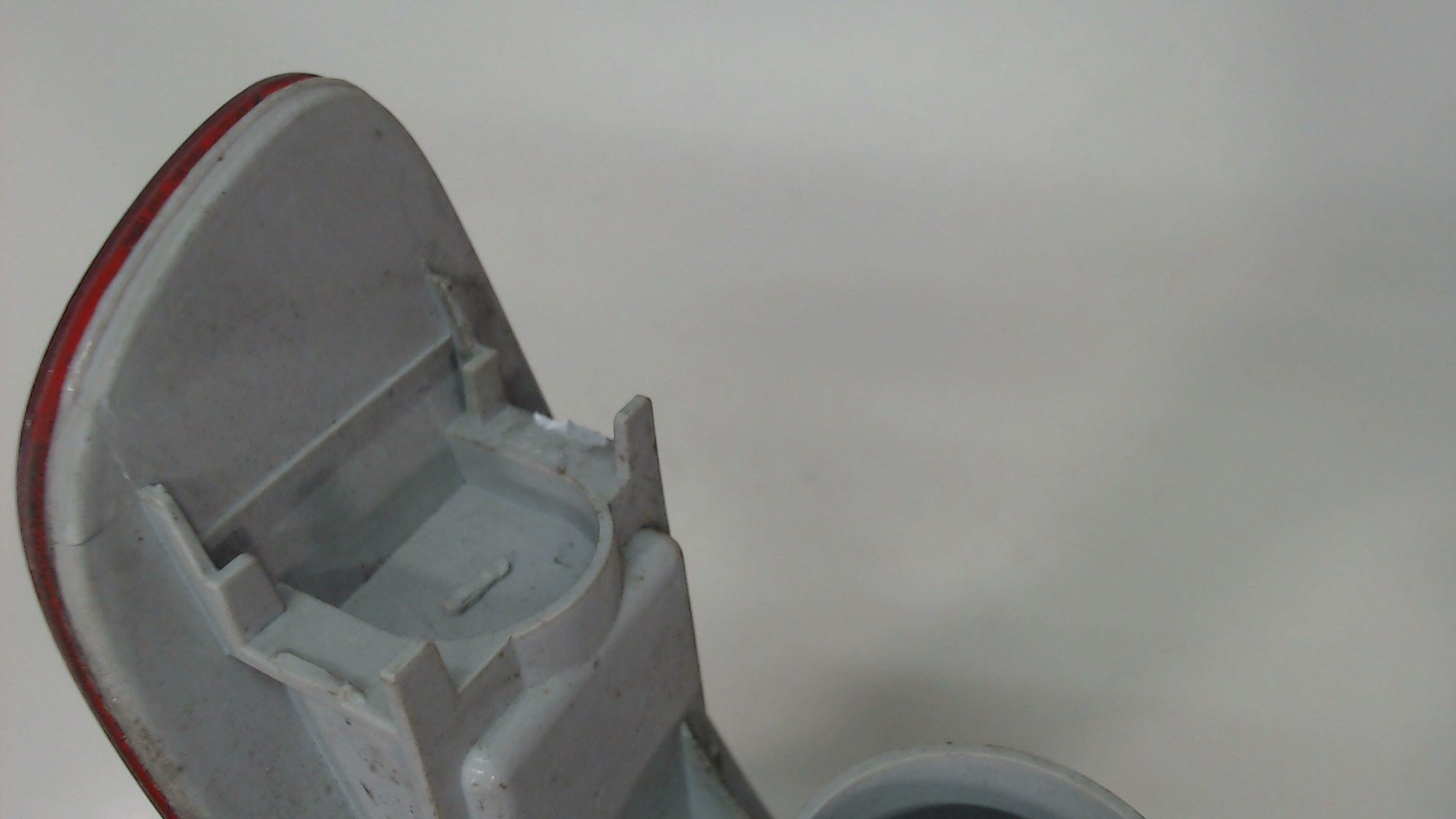 Отражатель в бампер задний левый