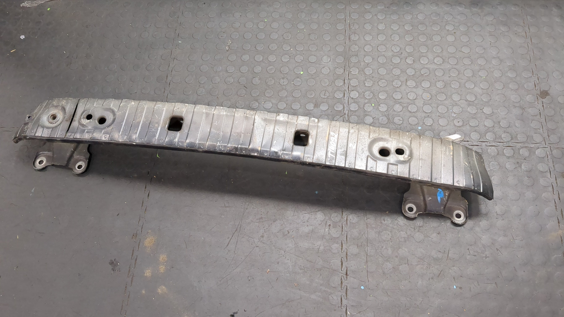 Усилитель заднего бампера