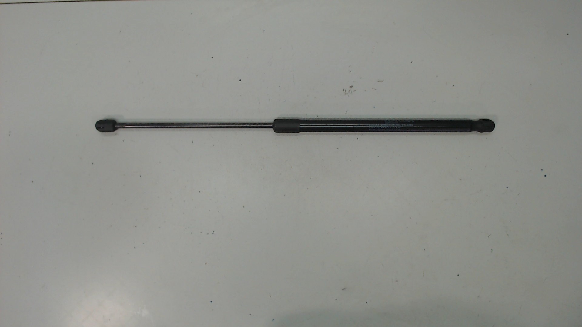 Амортизатор крышки багажника