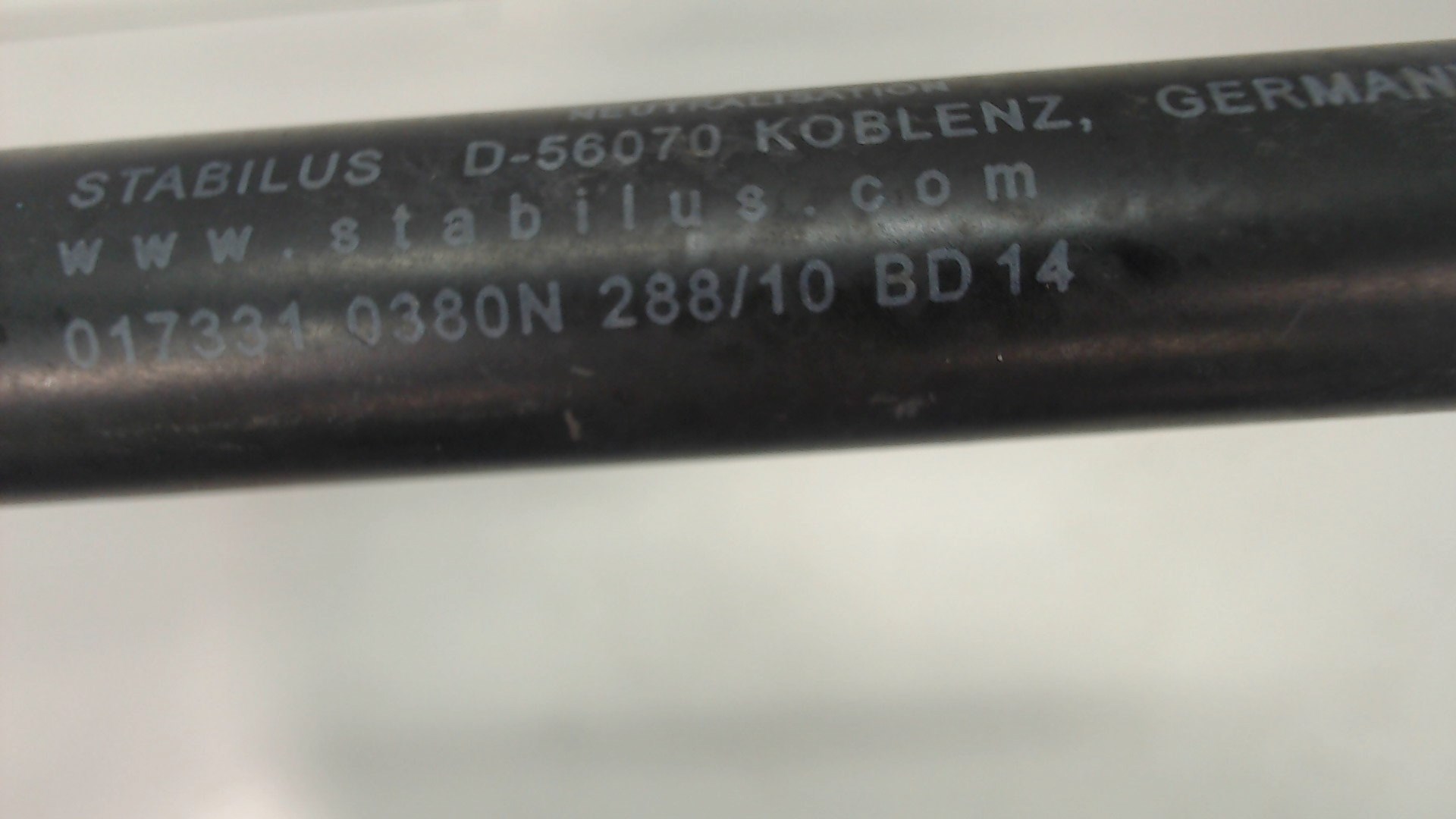 Амортизатор капота