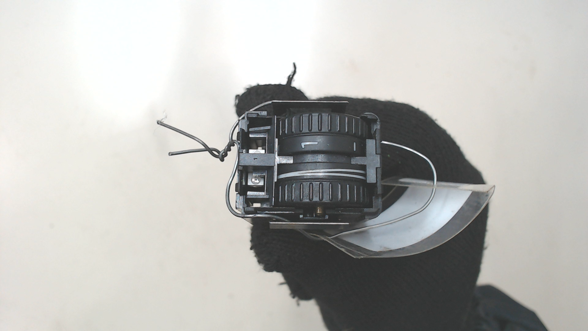 Кнопка корректора фар