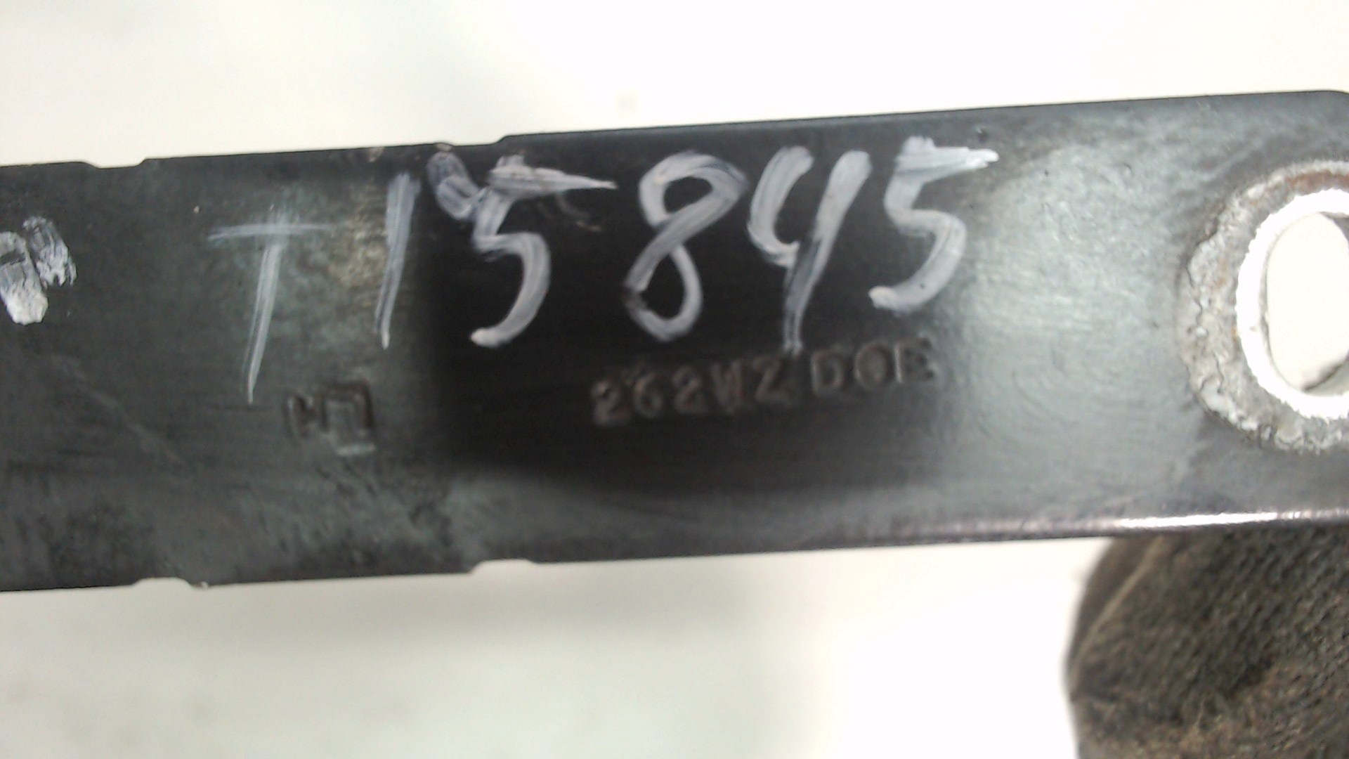 Петля капота левая