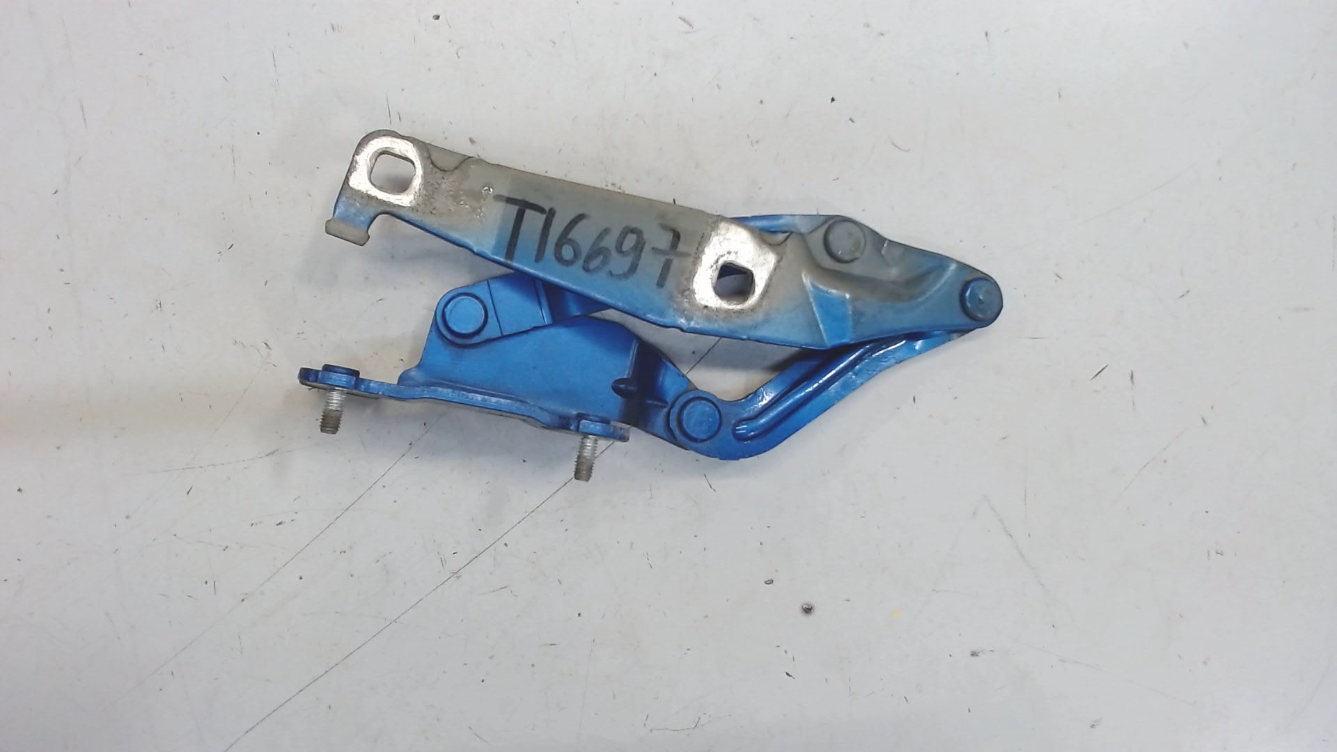 Петля капота правая