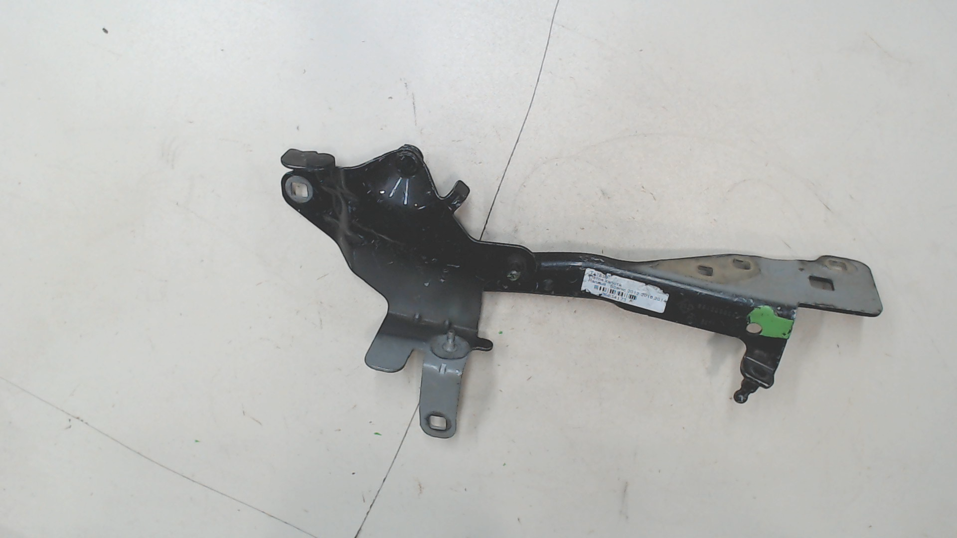 Петля капота правая