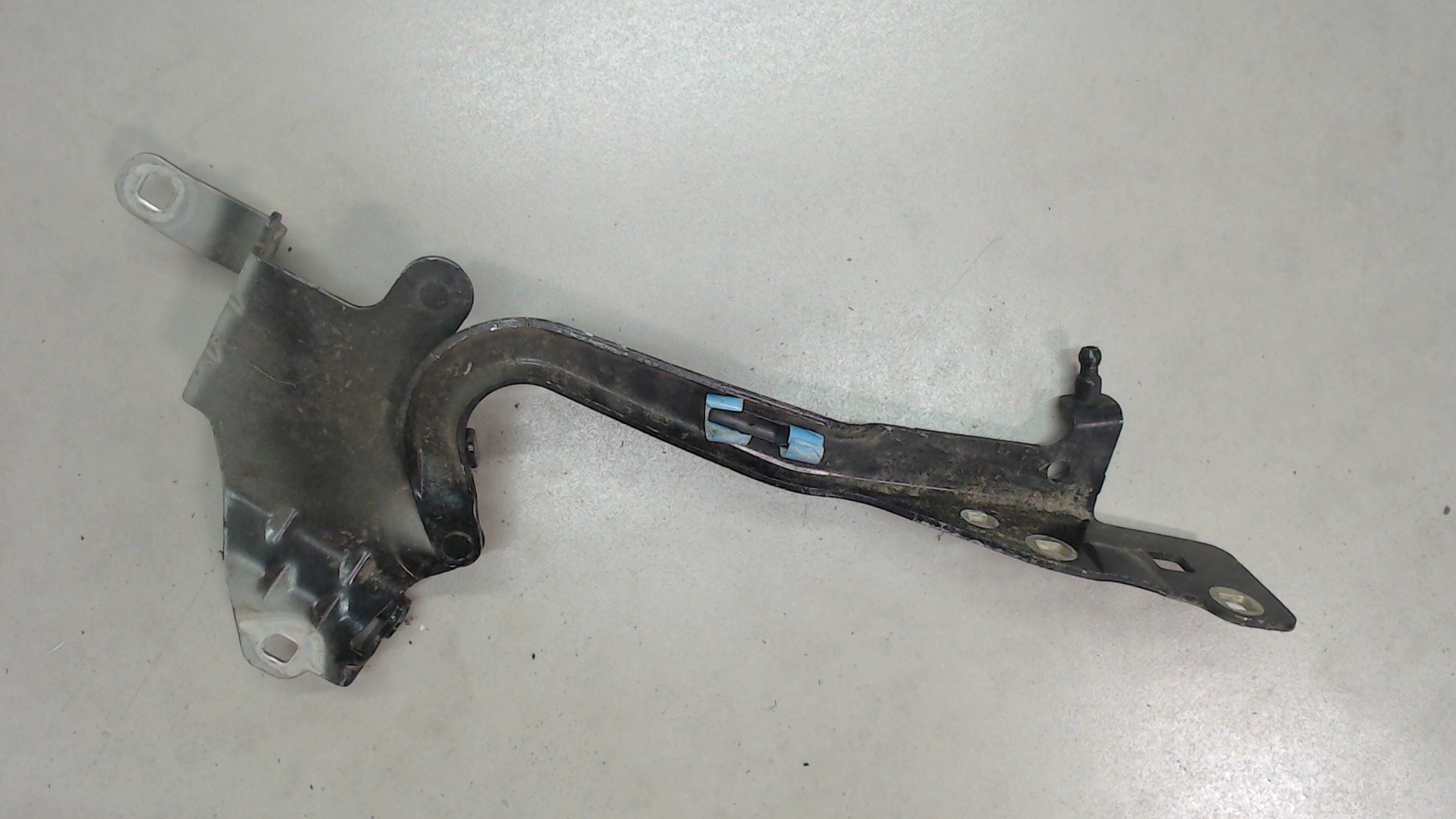 Петля капота правая