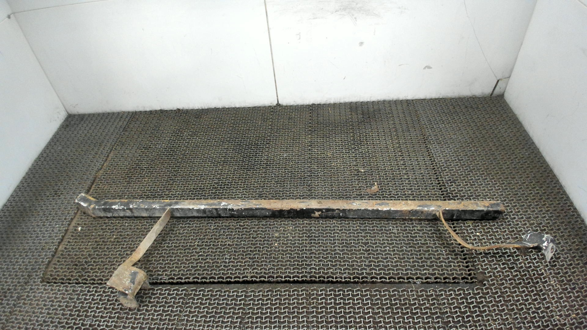 Подножка левая