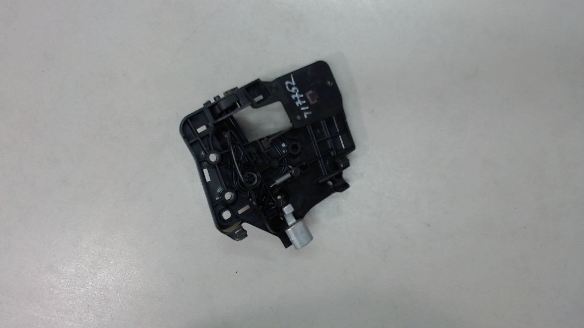 Ручка двери задней внутренняя левая