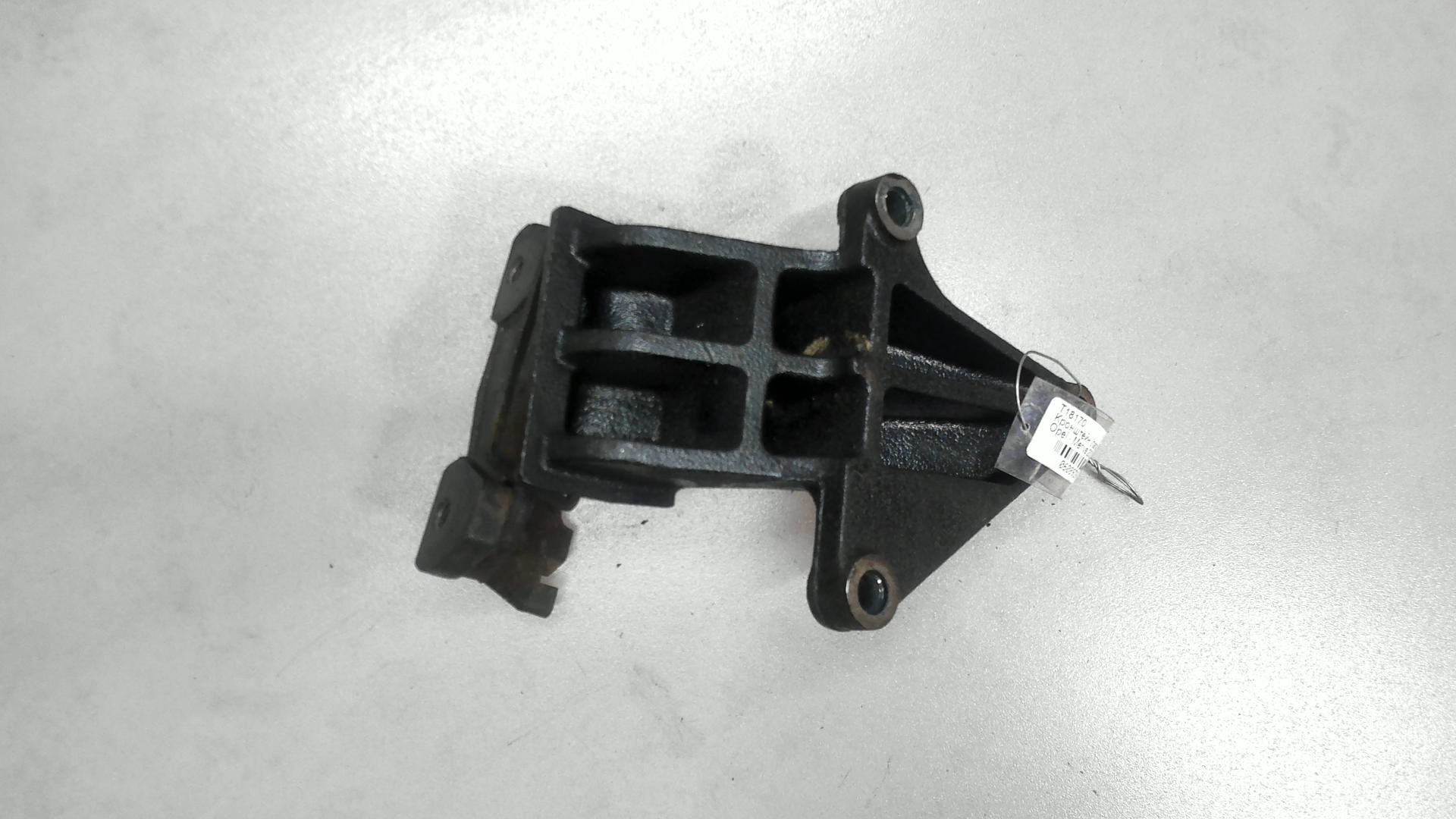 Кронштейн двигателя