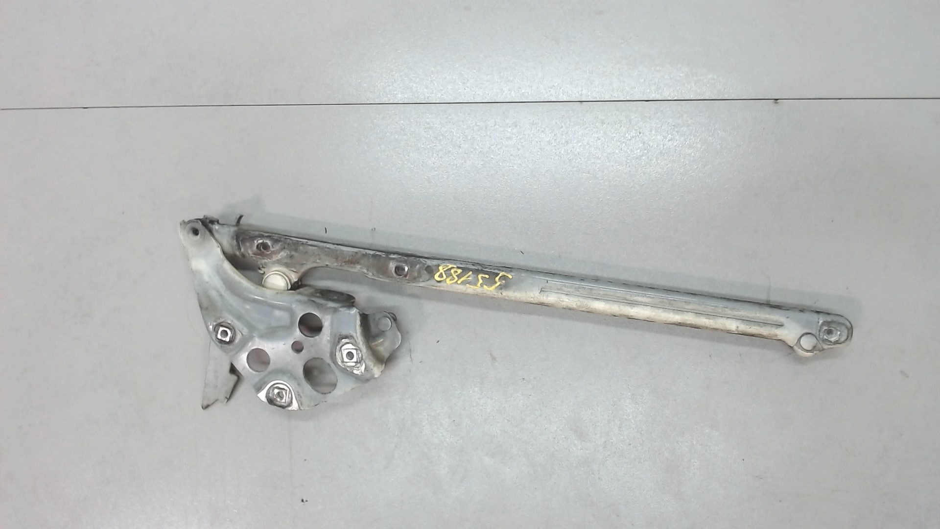 Петля капота левая