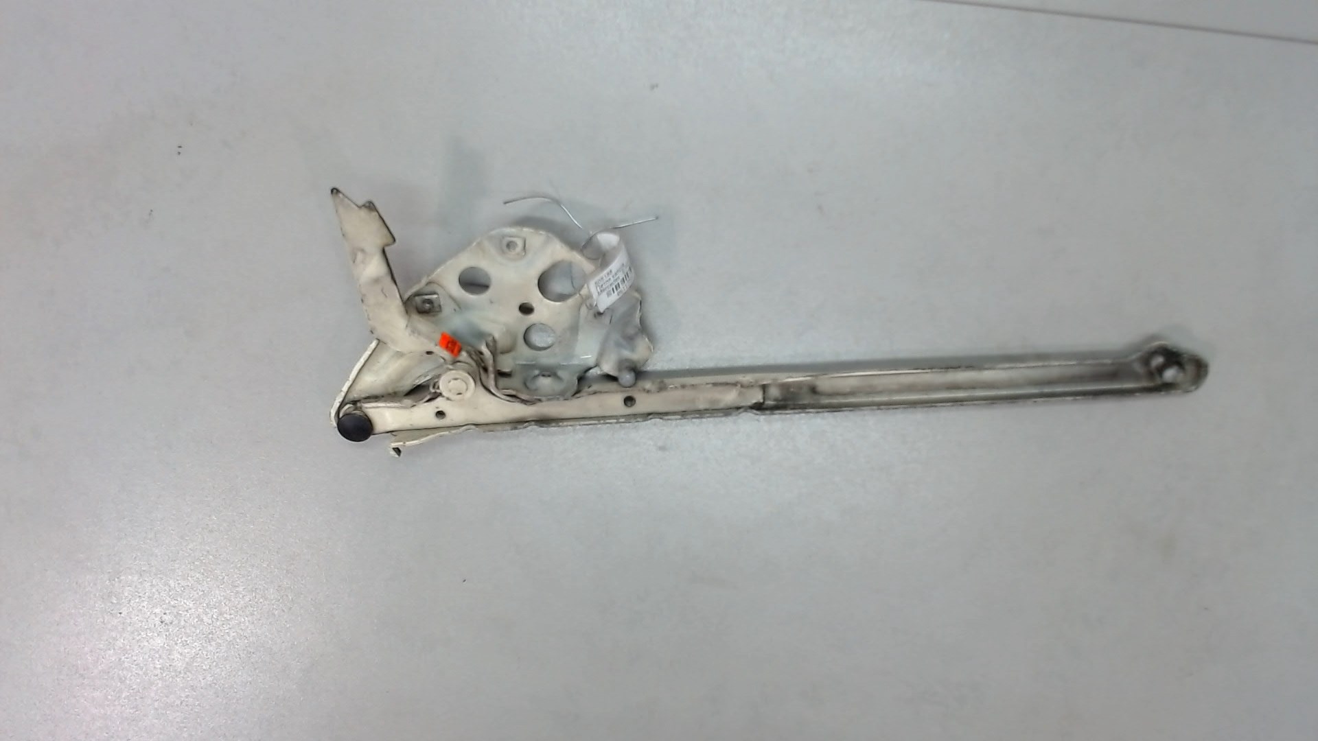 Петля капота левая