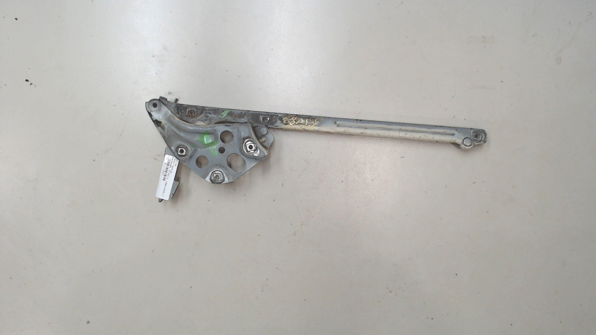 Петля капота левая