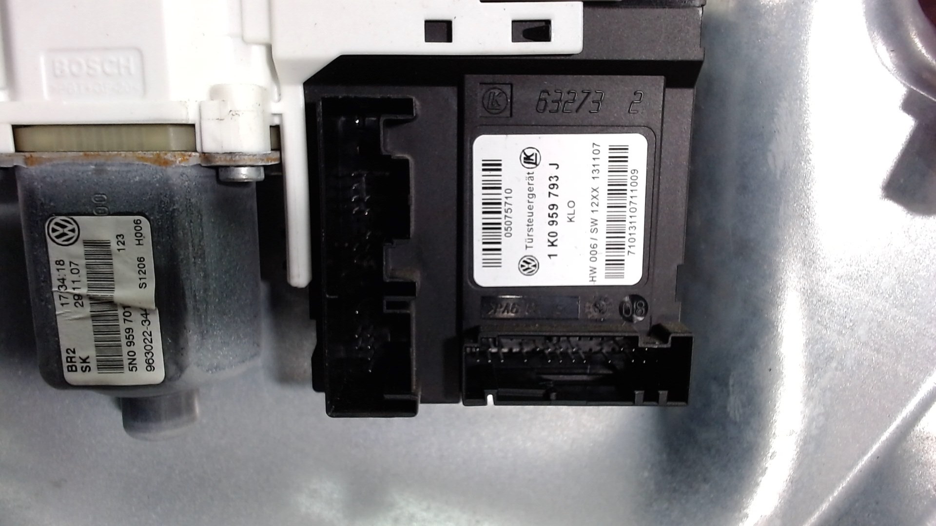 Стеклоподъемник электр. передний правый