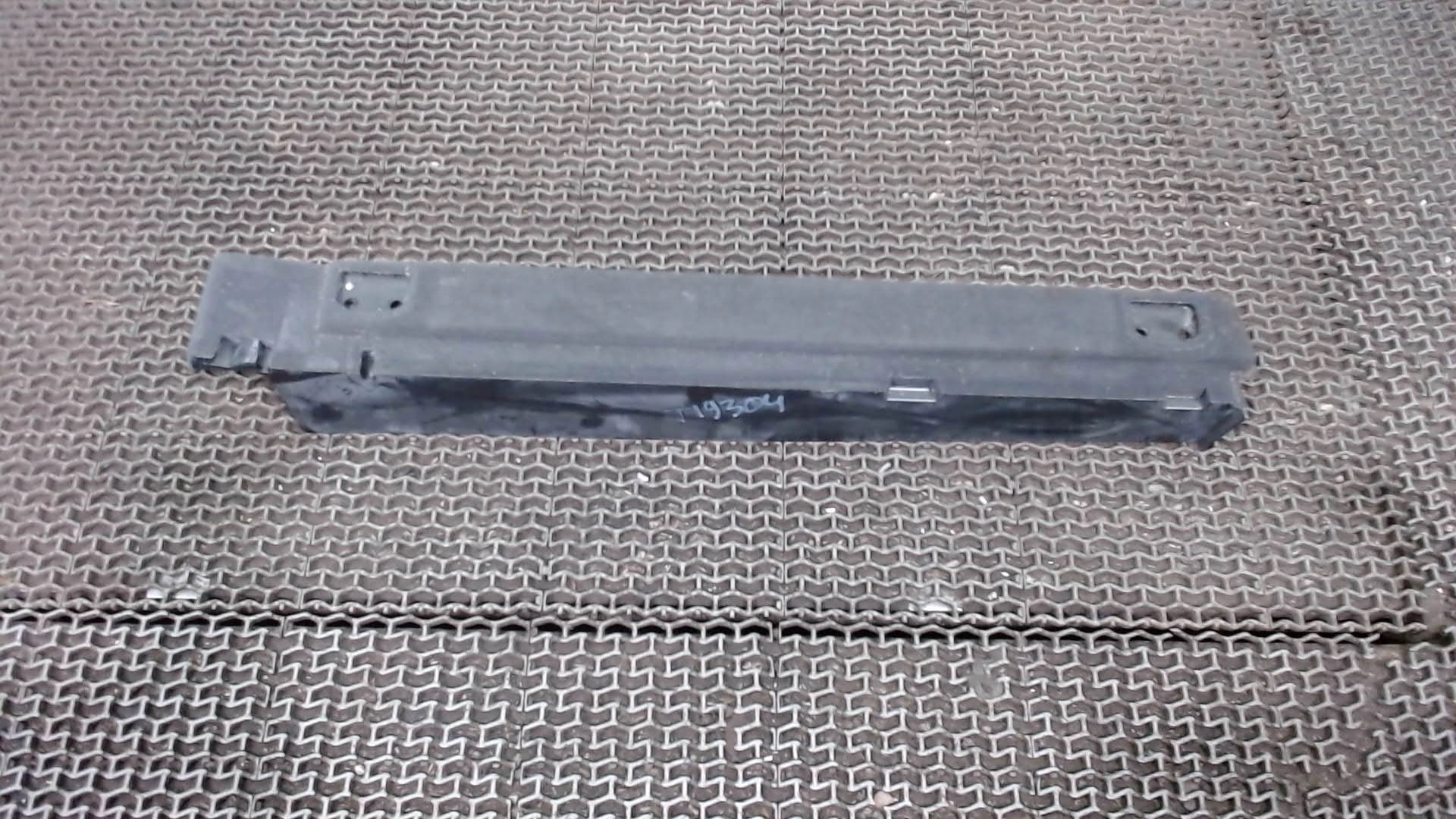 Направляющая шторки багажника