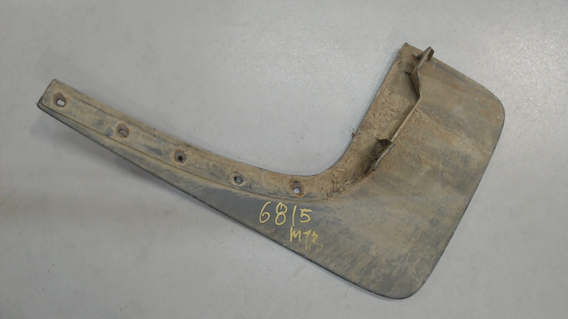 Брызговик задний левый