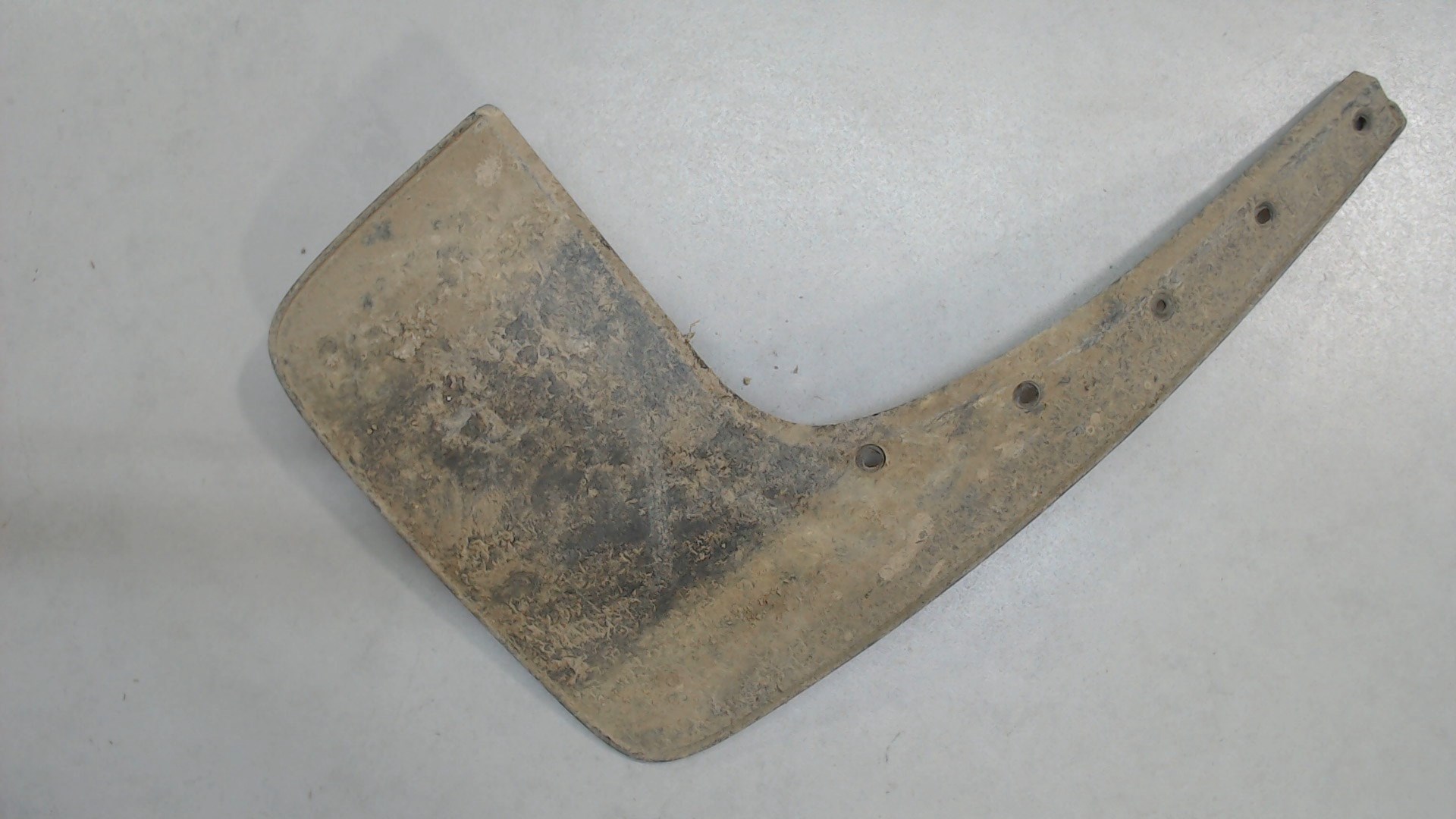 Брызговик задний левый