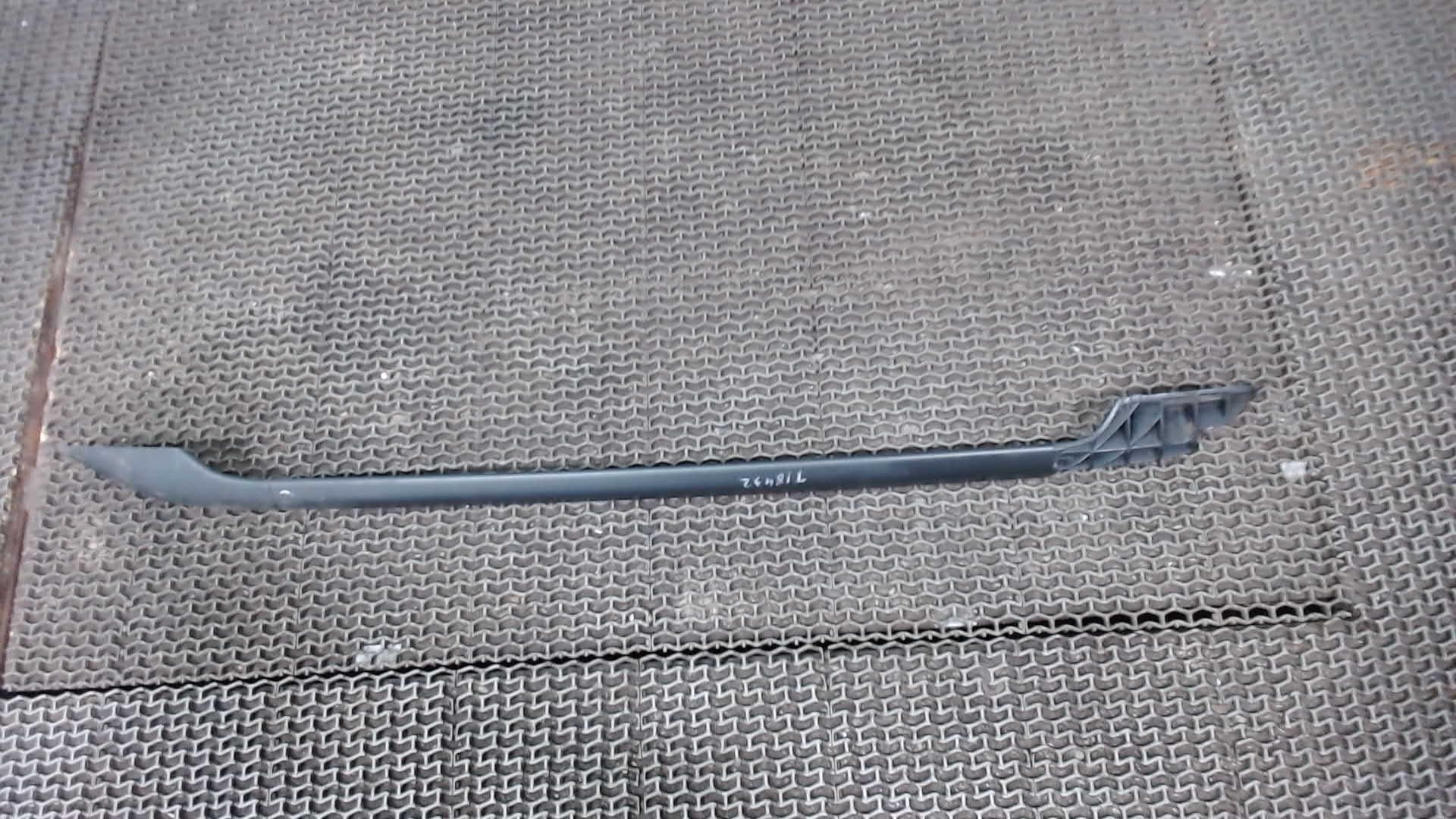 Рейлинг (релинг) правый (планка на крышу)