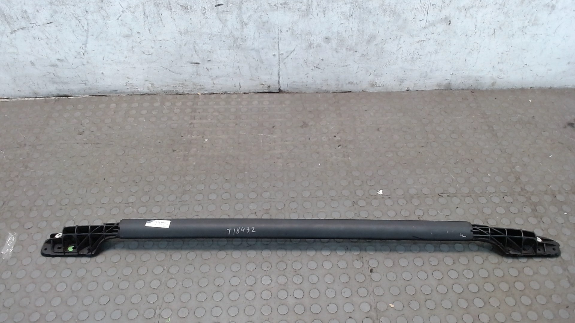 Рейлинг (релинг) правый (планка на крышу)