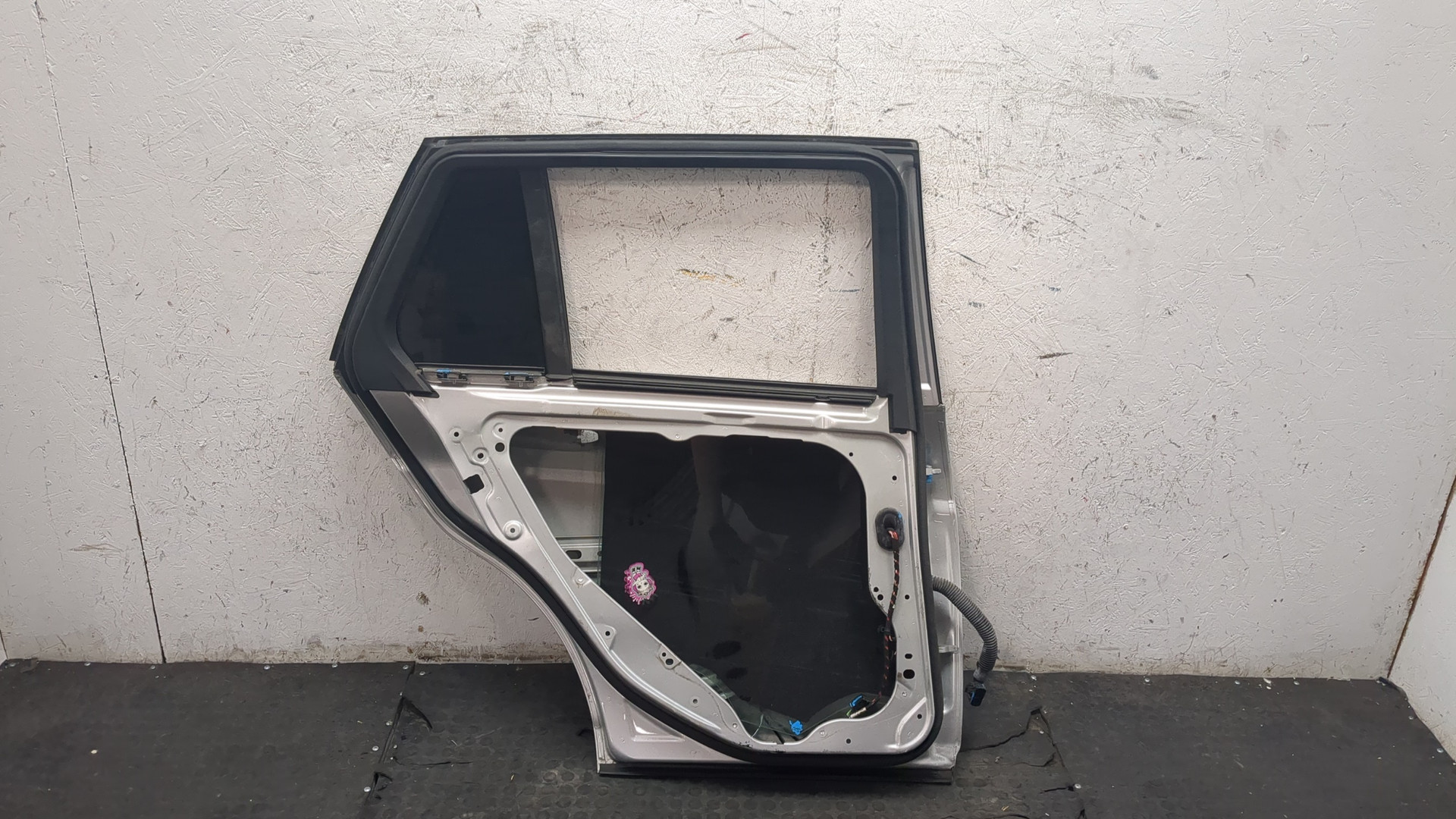 Дверь задняя левая