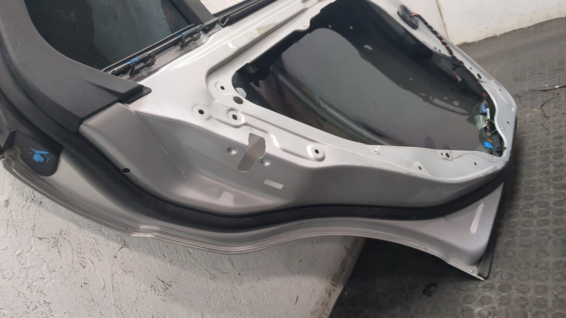 Дверь задняя левая