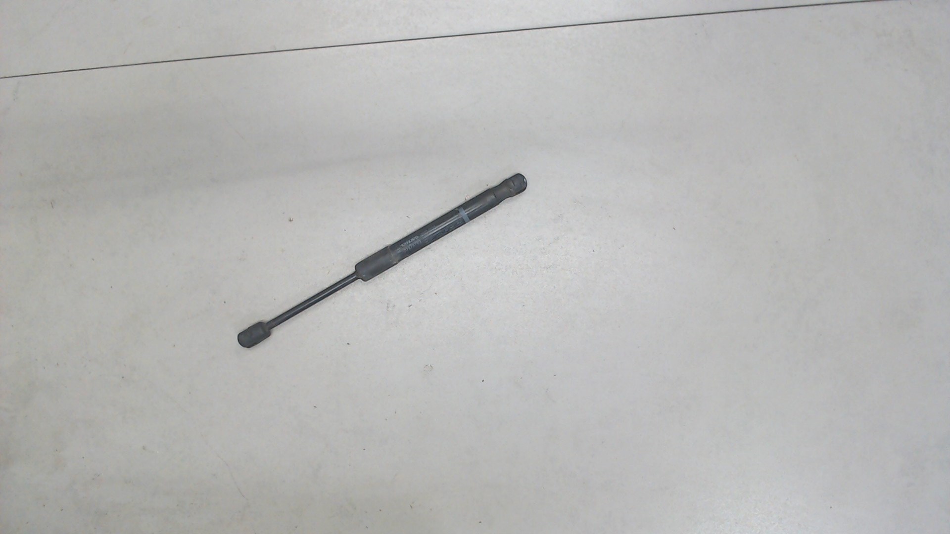 Амортизатор капота