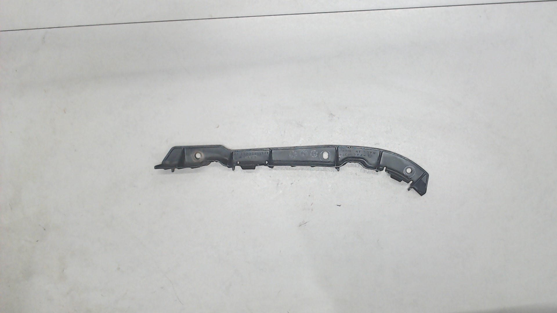 Кронштейн заднего бампера правый