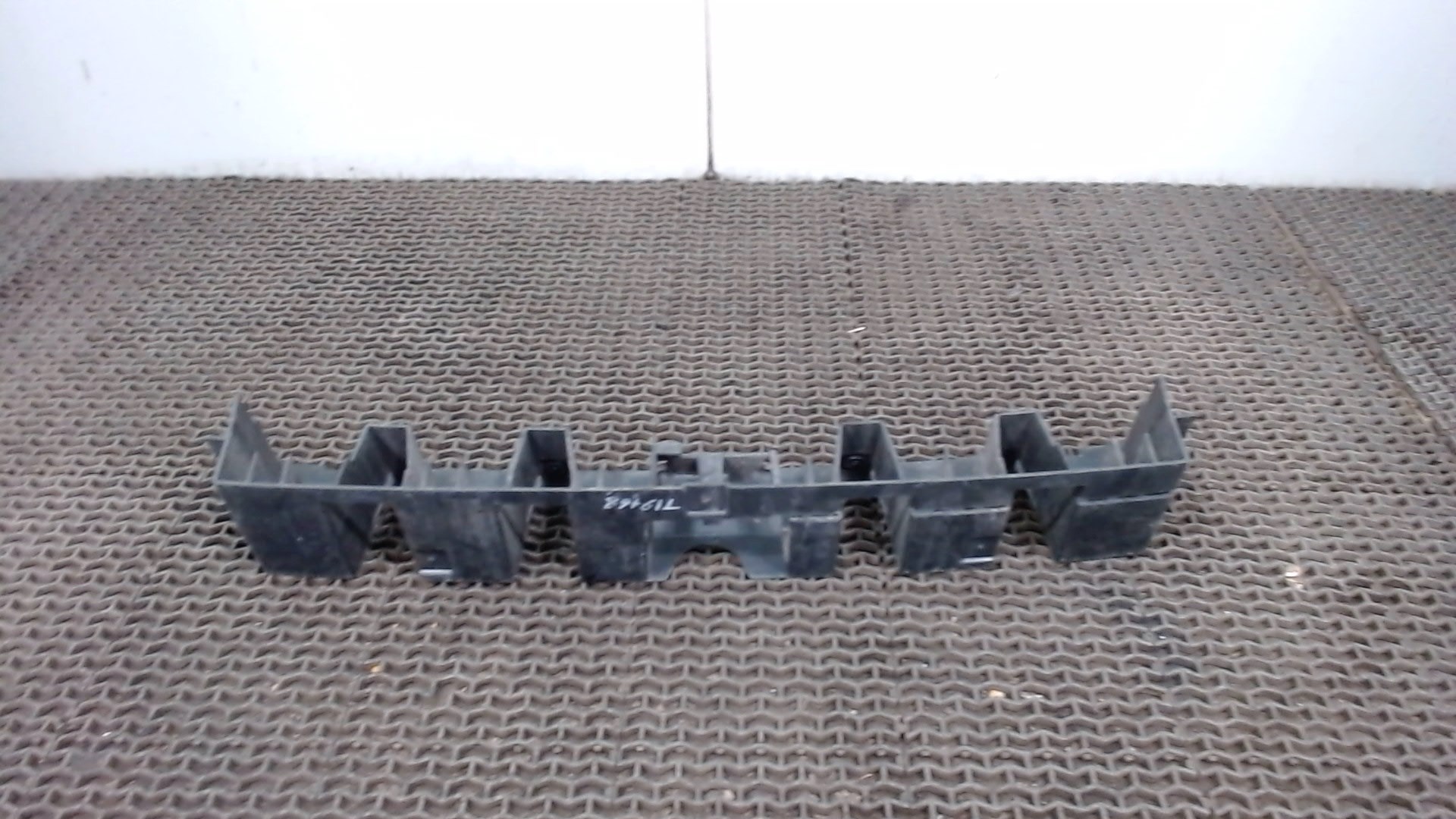 Кронштейн переднего бампера