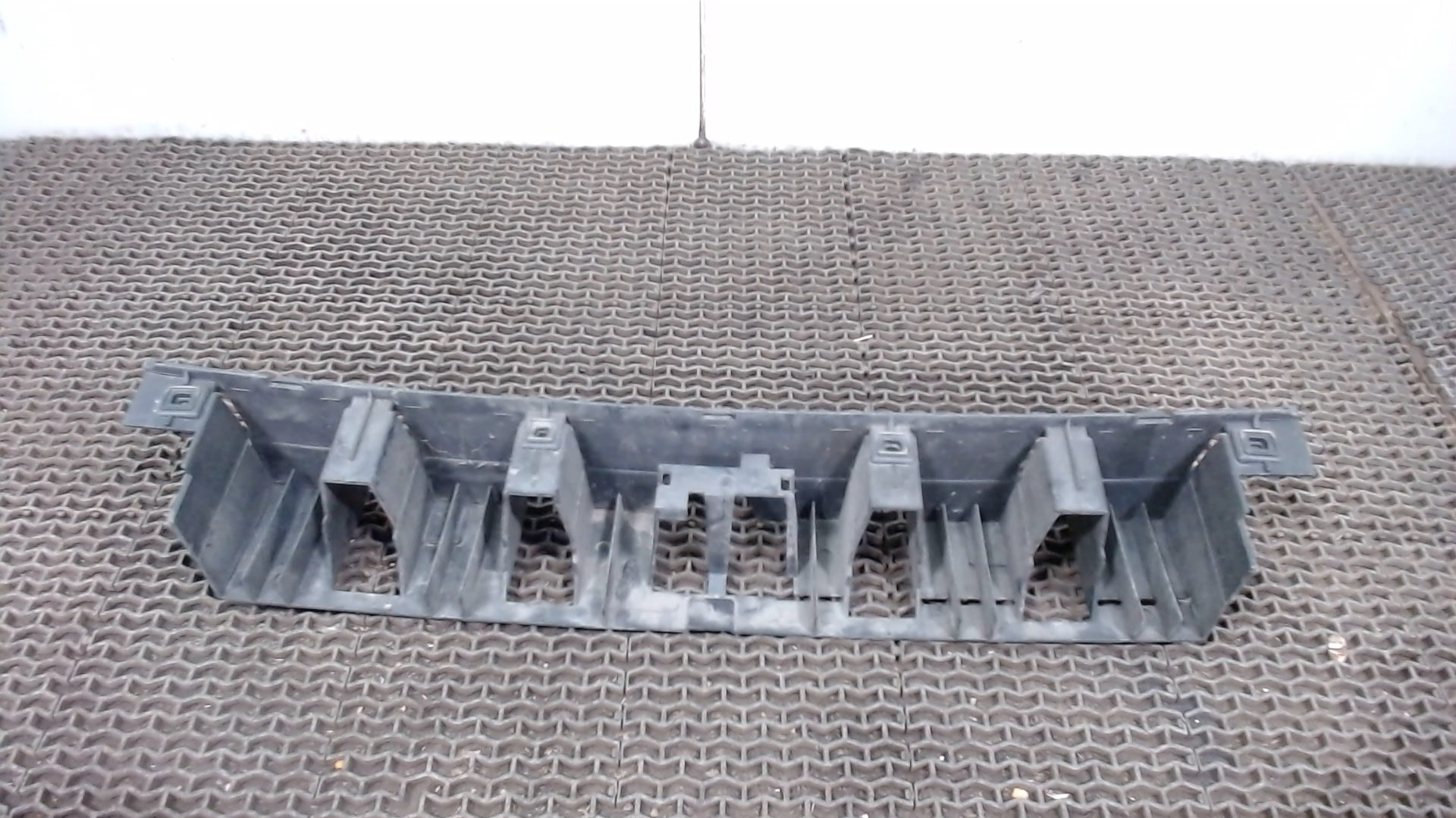 Кронштейн переднего бампера