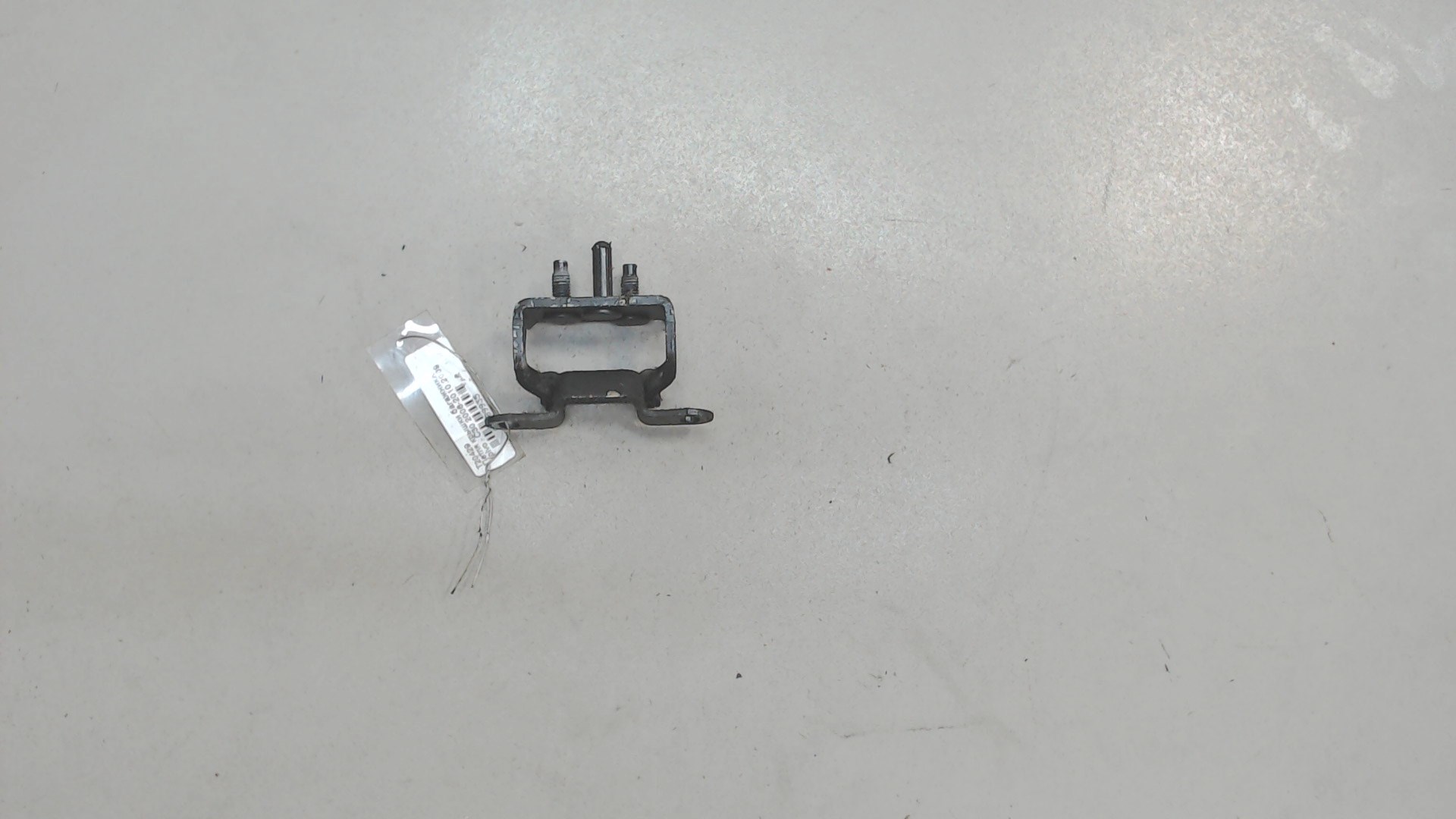 Петля крышки багажника