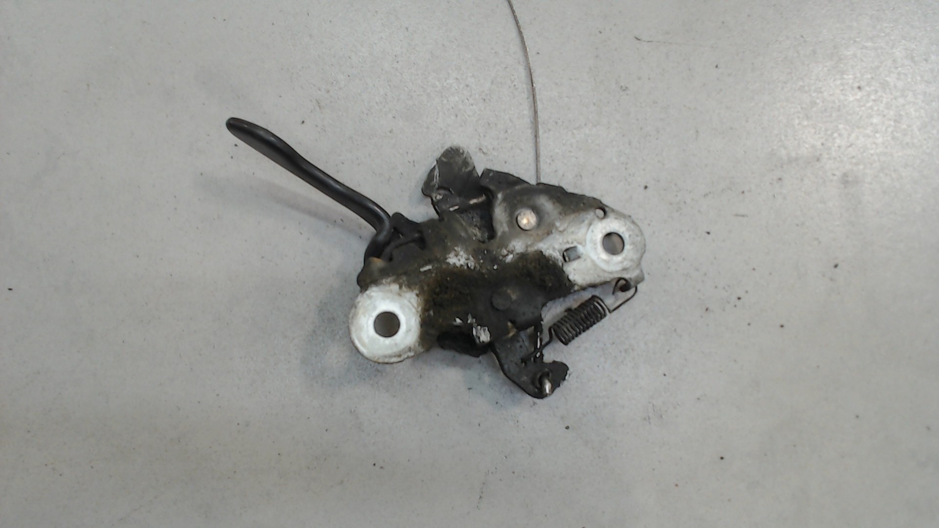 Замок капота