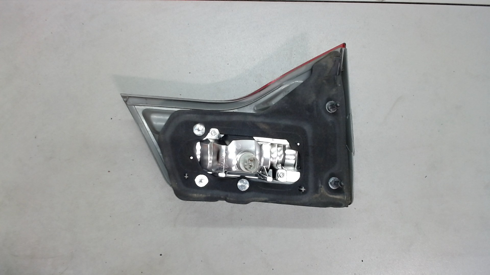 Фонарь задний внутренний правый