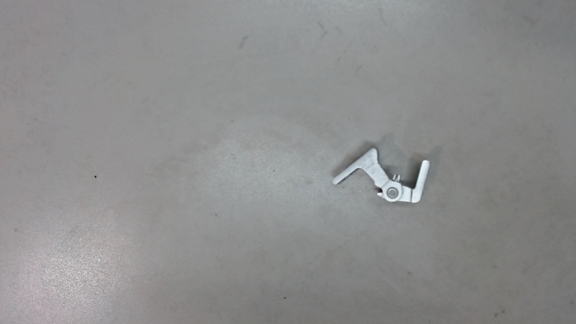 Петля двери