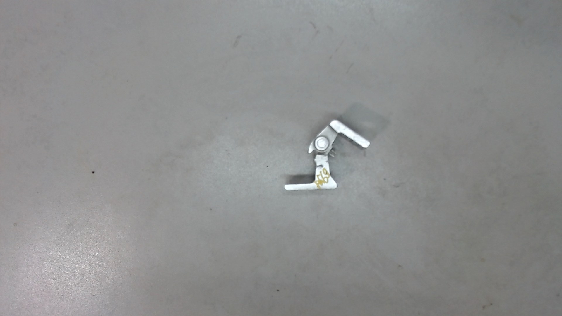 Петля двери