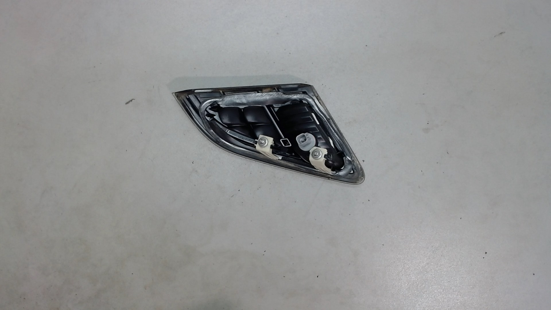 Фонарь задний внутренний левый