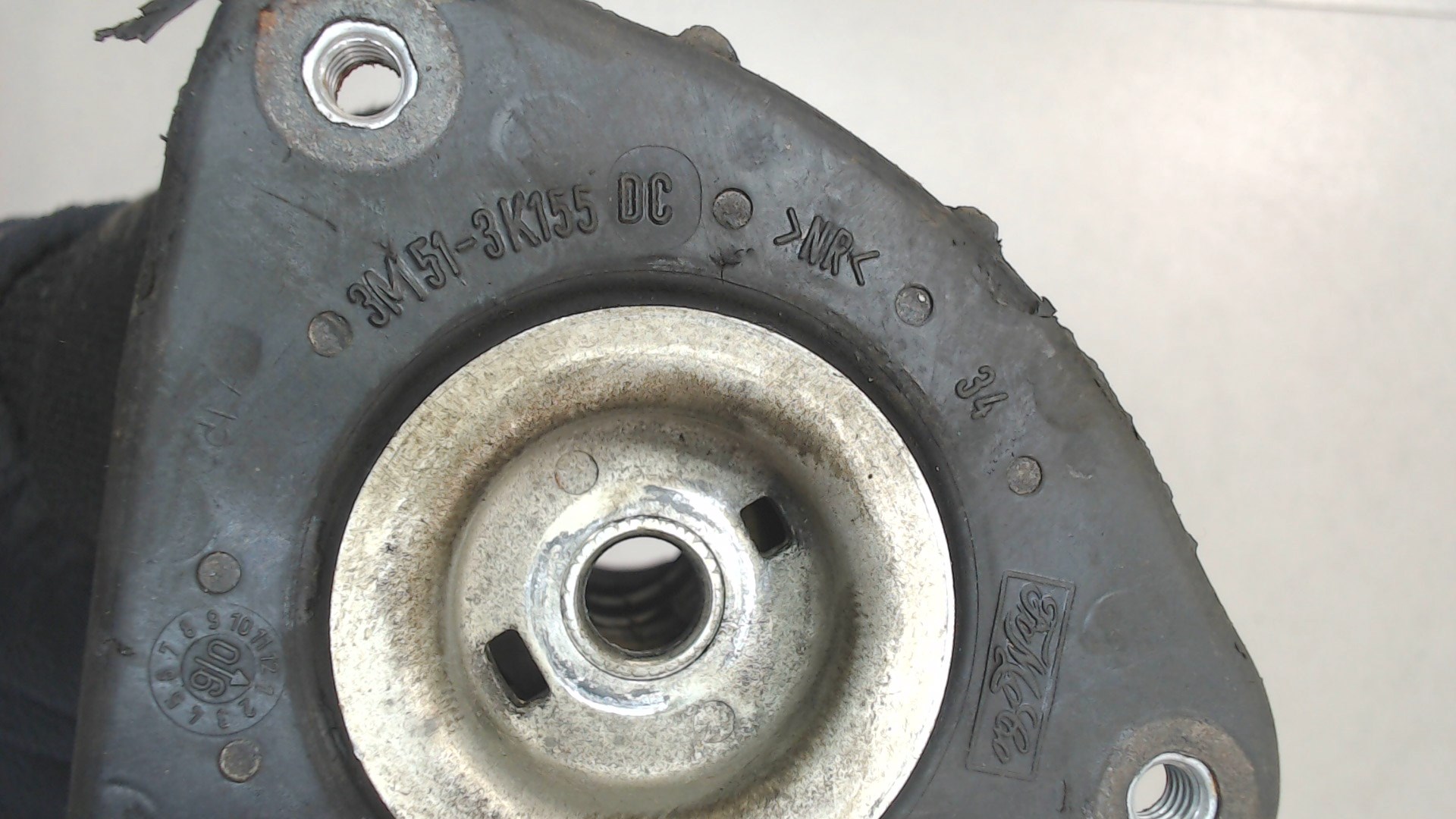 Опора переднего амортизатора верхняя